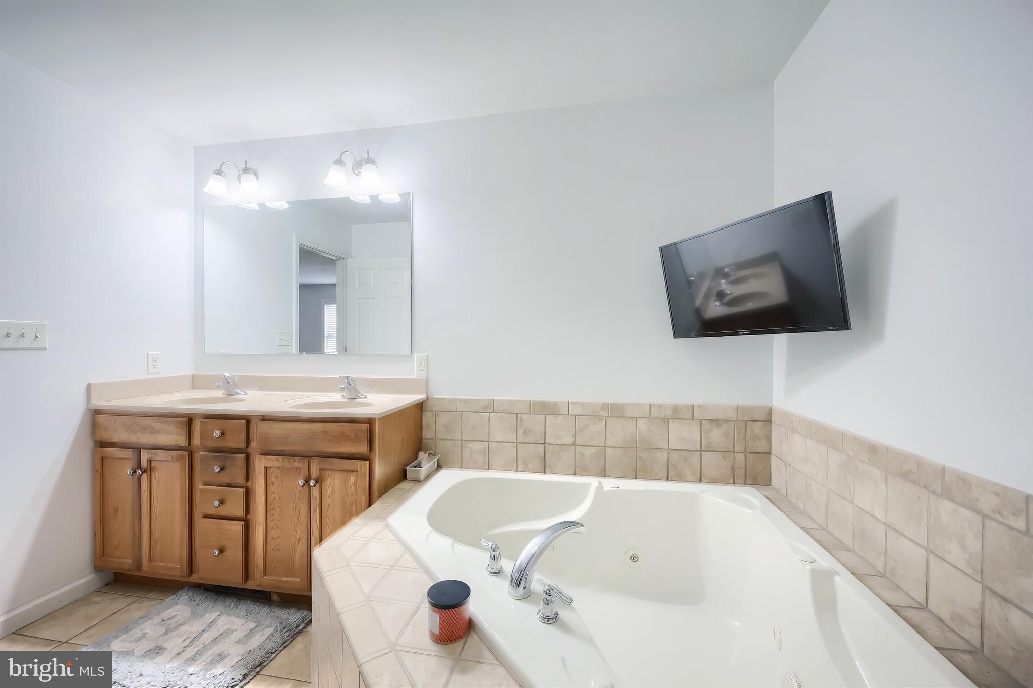 HAMPTON WOODS - Residential