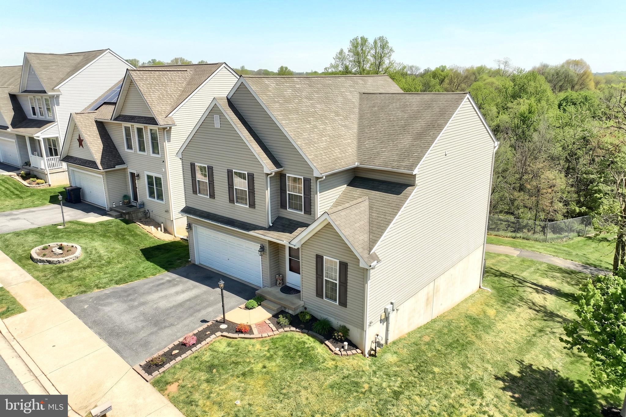 HAMPTON WOODS - Residential