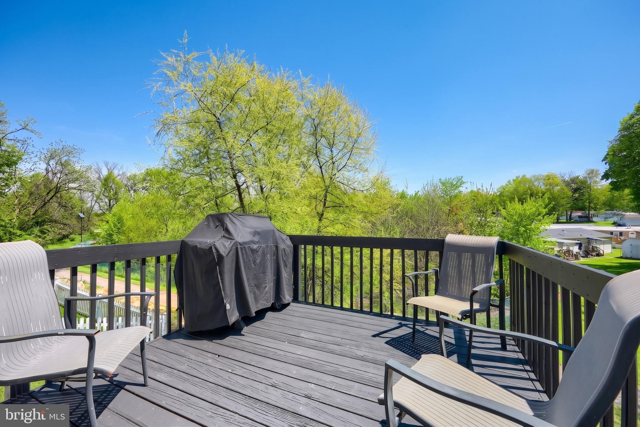 HAMPTON WOODS - Residential