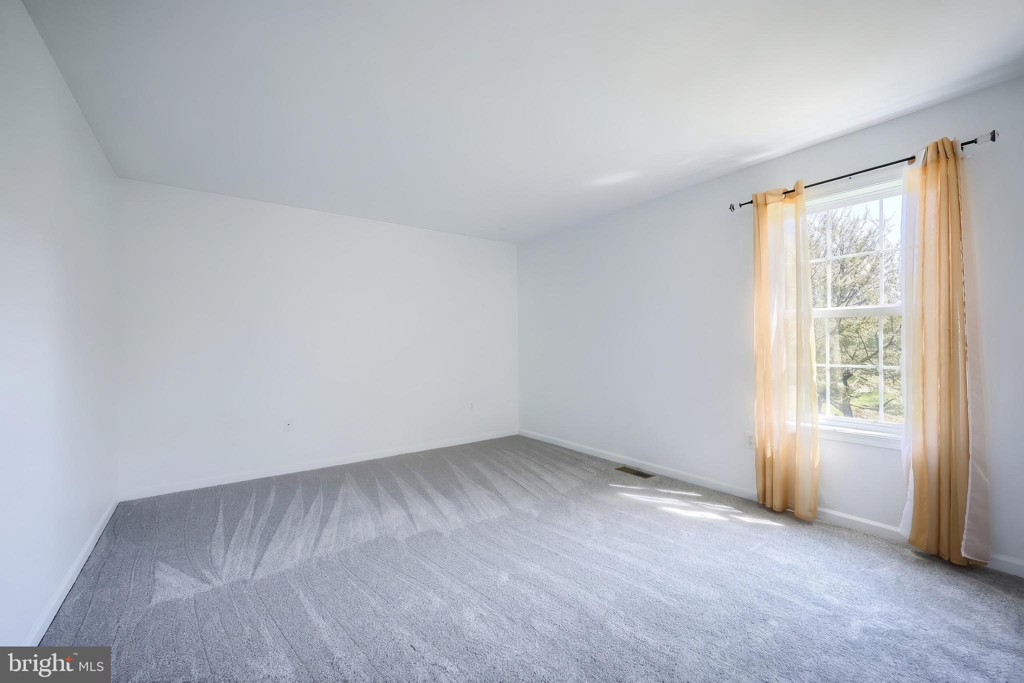 HAMPTON WOODS - Residential