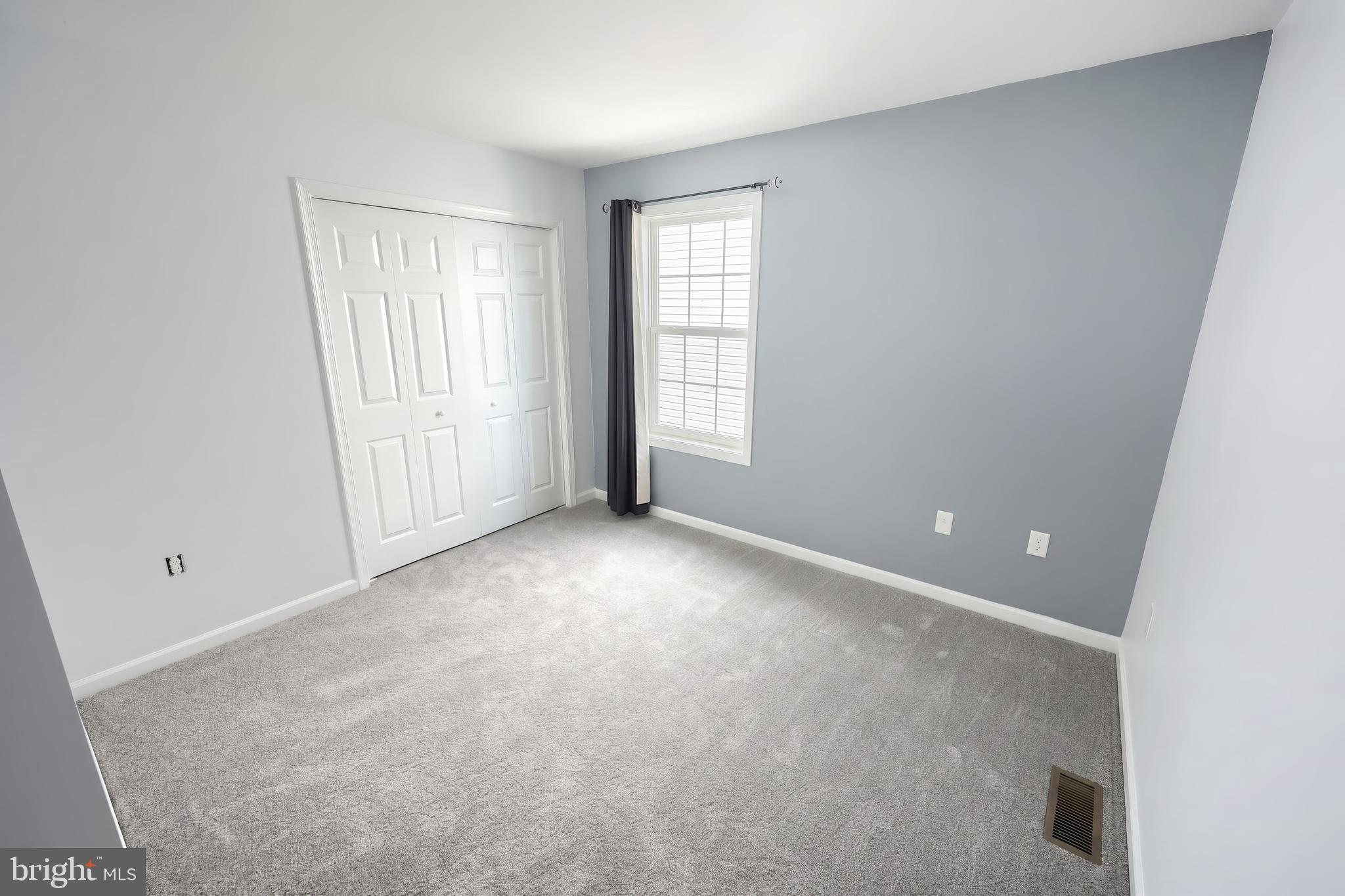 HAMPTON WOODS - Residential