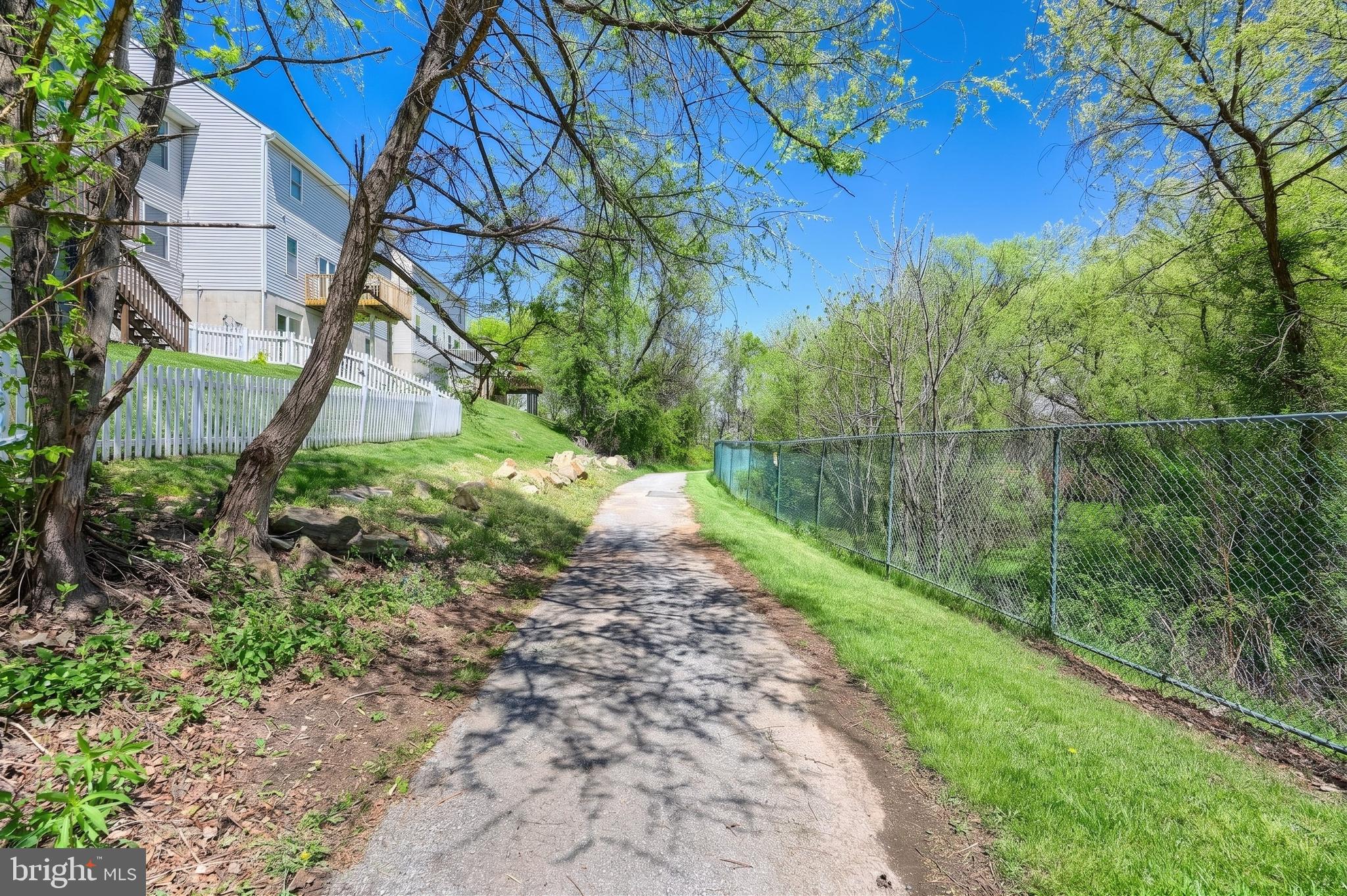 HAMPTON WOODS - Residential