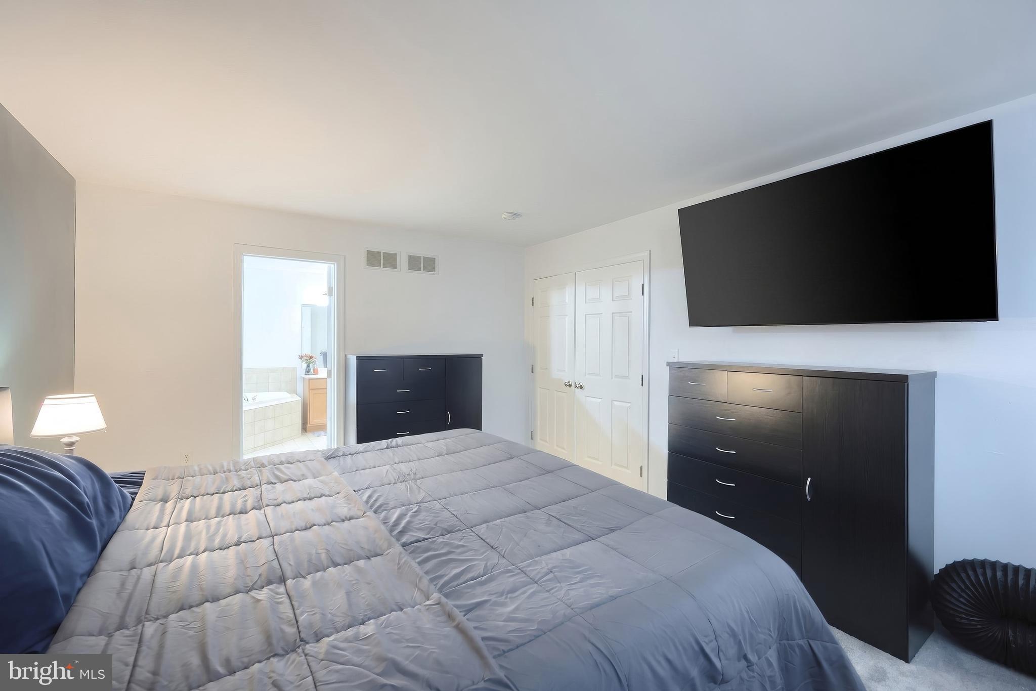 HAMPTON WOODS - Residential