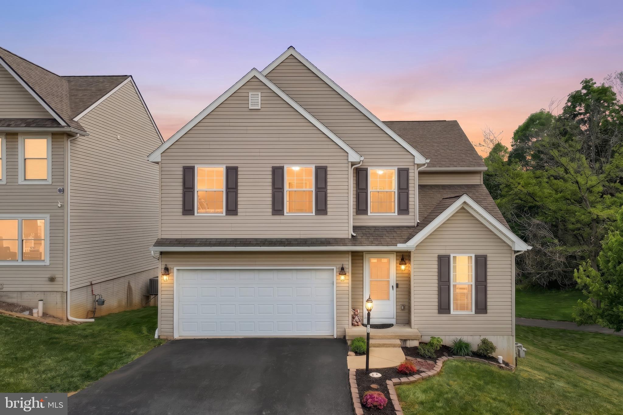 HAMPTON WOODS - Residential