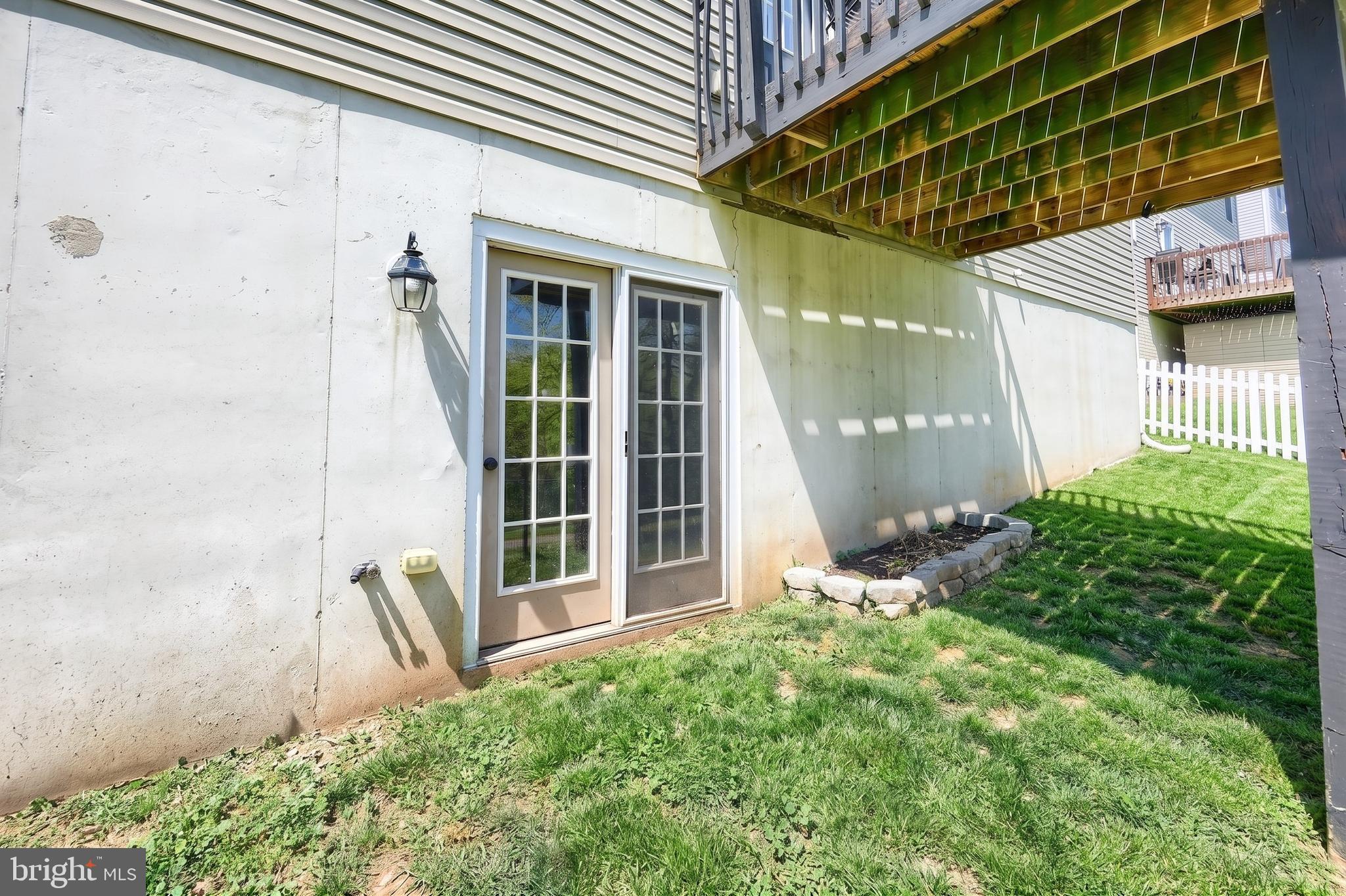 HAMPTON WOODS - Residential