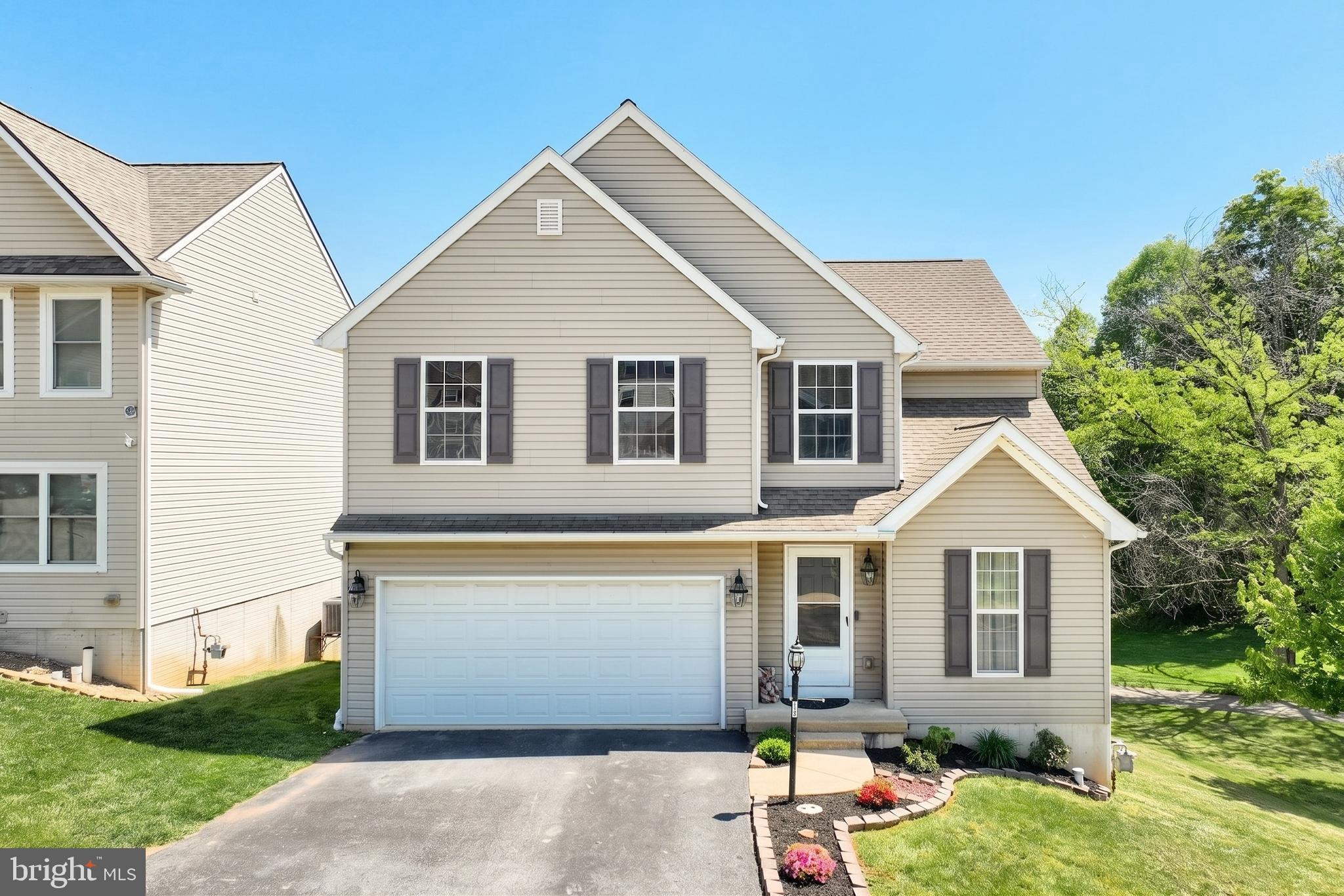 HAMPTON WOODS - Residential