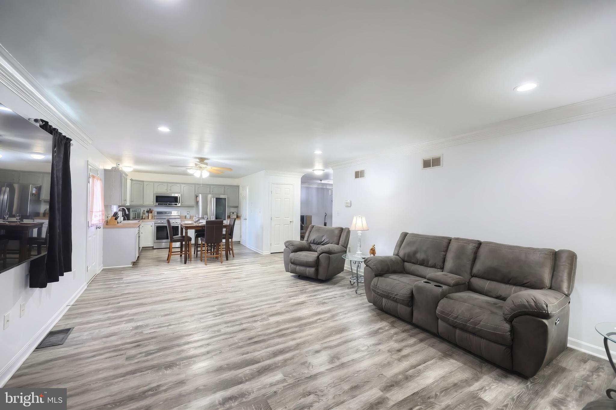 HAMPTON WOODS - Residential