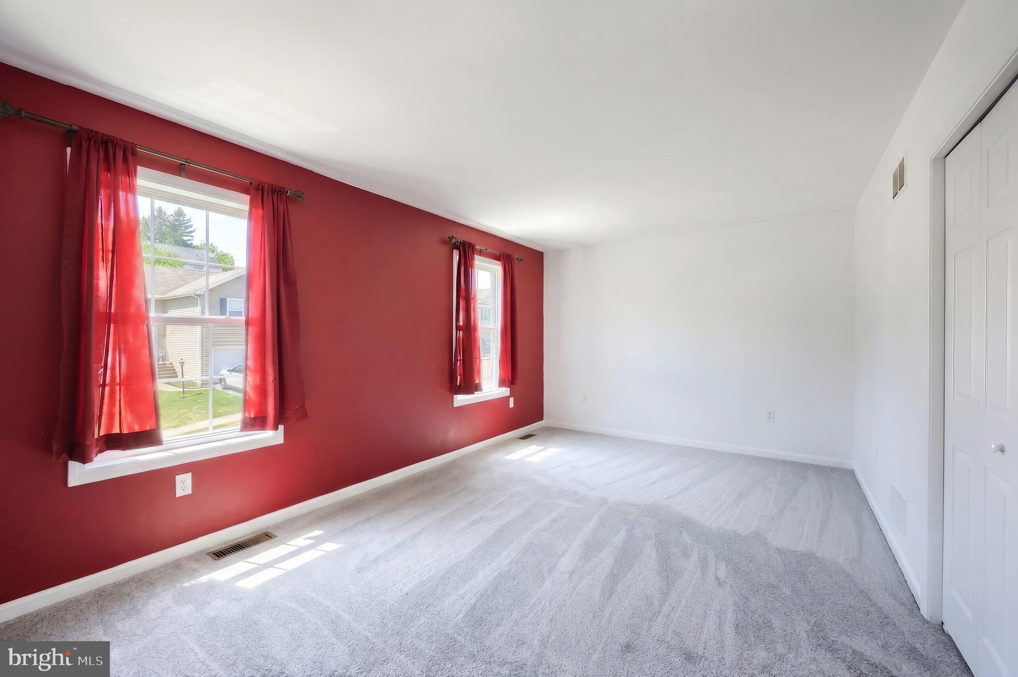 HAMPTON WOODS - Residential