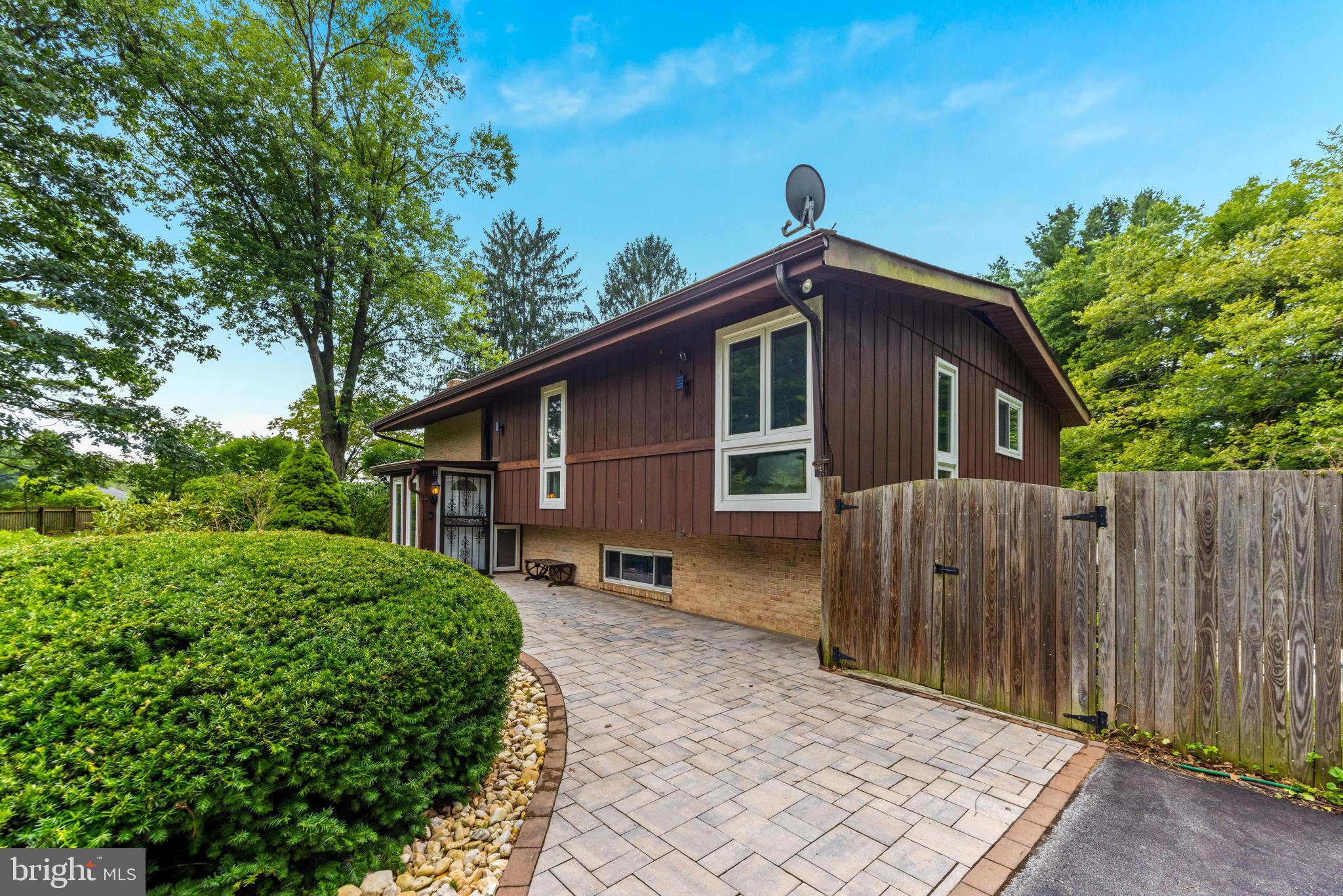 2418 DERBY DRIVE