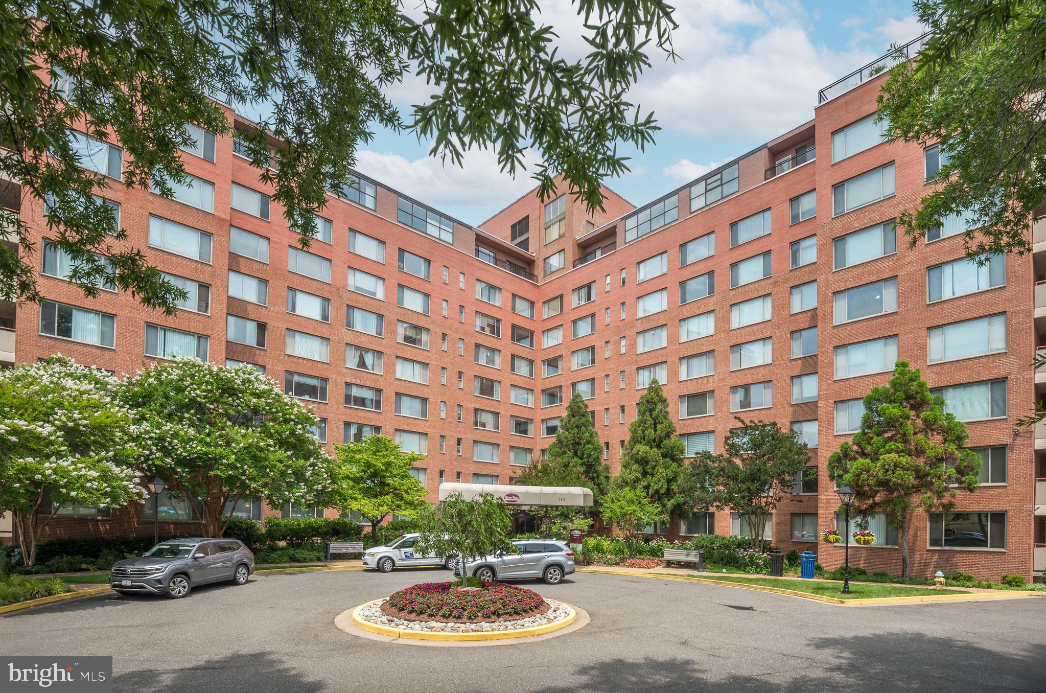 East facing 884 sq. ft. corner-unit with spacious 2-bedroom, 1-bathroom, and large private balcony. River Place is a gated community loaded with amenities, including a fitness center, outdoor pool, party room, on-site grocery store, and hair salon. Monthly co-op fee covers all utilities. The community provides onsite undesignated parking. This community is conveniently located just a few blocks from the Rosslyn Metro and within a short distance of Arlington and Georgetown restaurants, and shopping.