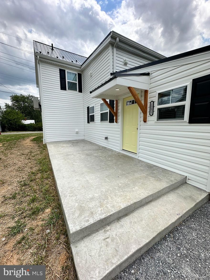 This beautiful 2 Bedroom 1 bath is located in Hedgesville and features a welcoming living room, kitchen featuring NEW oven, microwave, refrigerator with icemakers, formal dinning room, and NEW washer/dryer in mud room. Bathroom has tile shower, lovely patio.  LVP FLOORING Minutes away from I-81. Pets considered on a case-by-case basis. Tenant responsible for all utilities. No smoking. Must have acceptable credit, and complete an application. HEDGESVILLE SCHOOL DISTRICT.