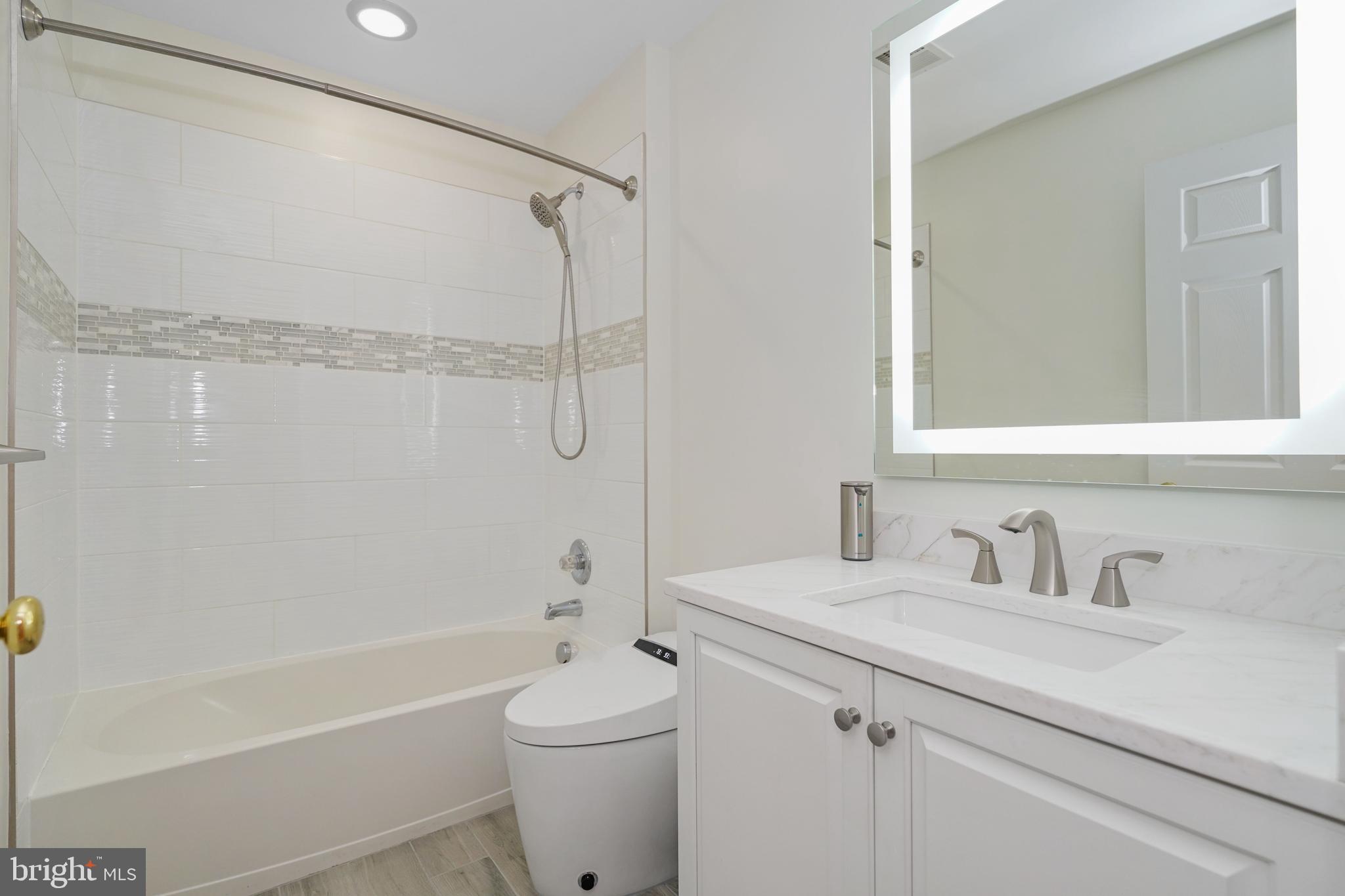 BELMONT COUNTRY CLUB - Residential Lease