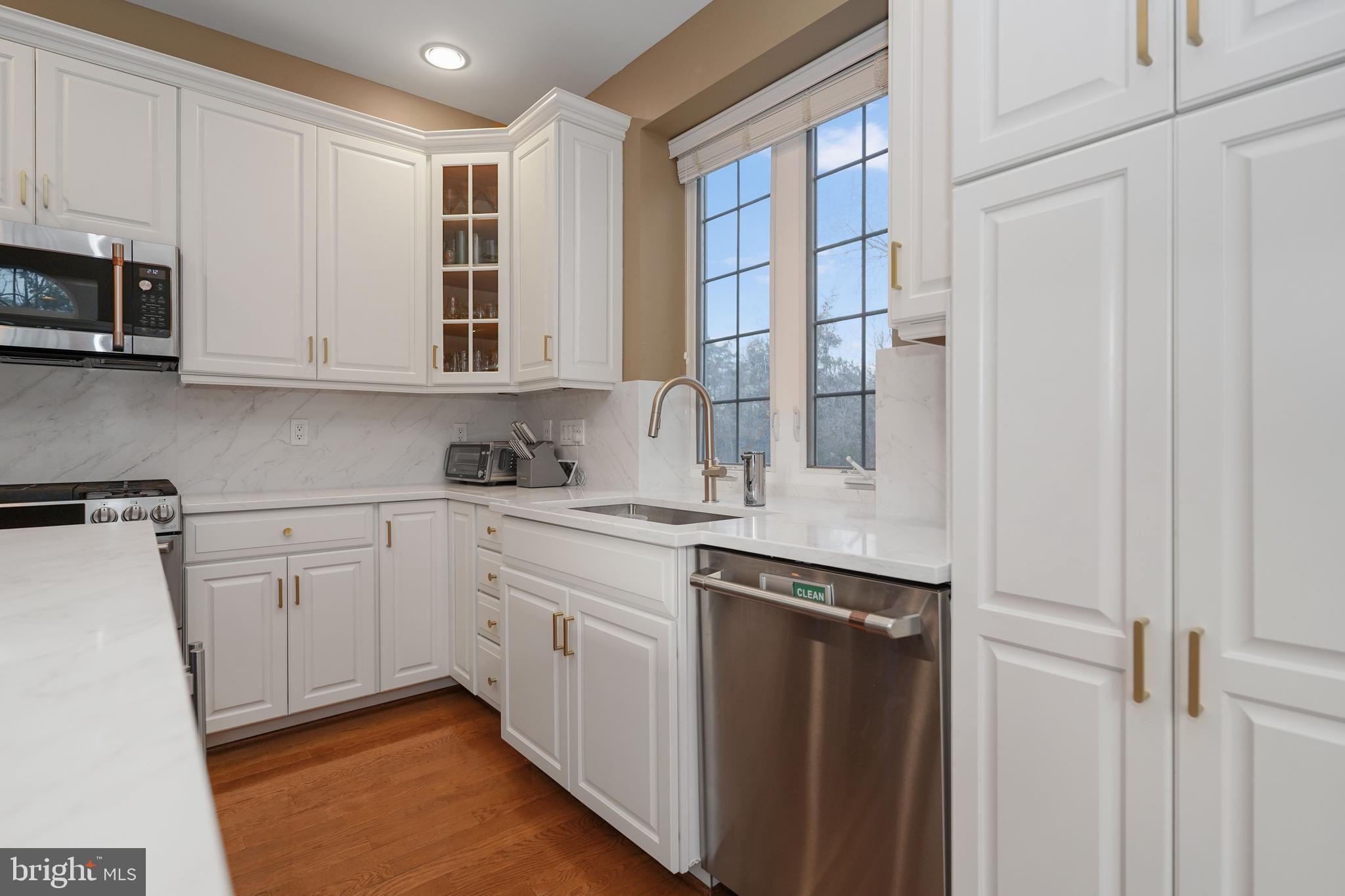 BELMONT COUNTRY CLUB - Residential Lease