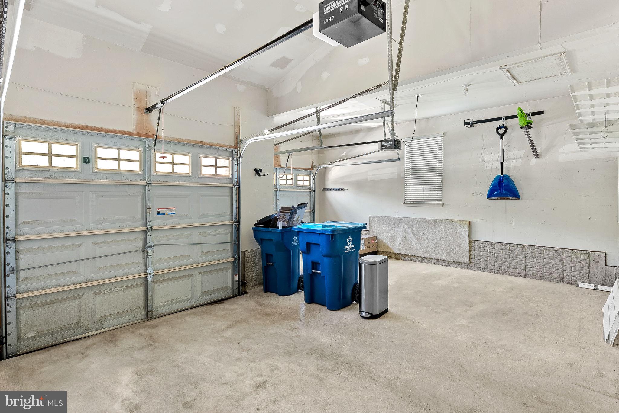 BELMONT COUNTRY CLUB - Residential Lease