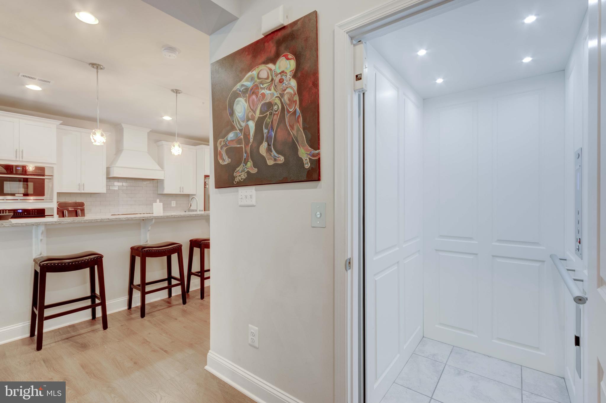 OXFORD SQUARE - Residential