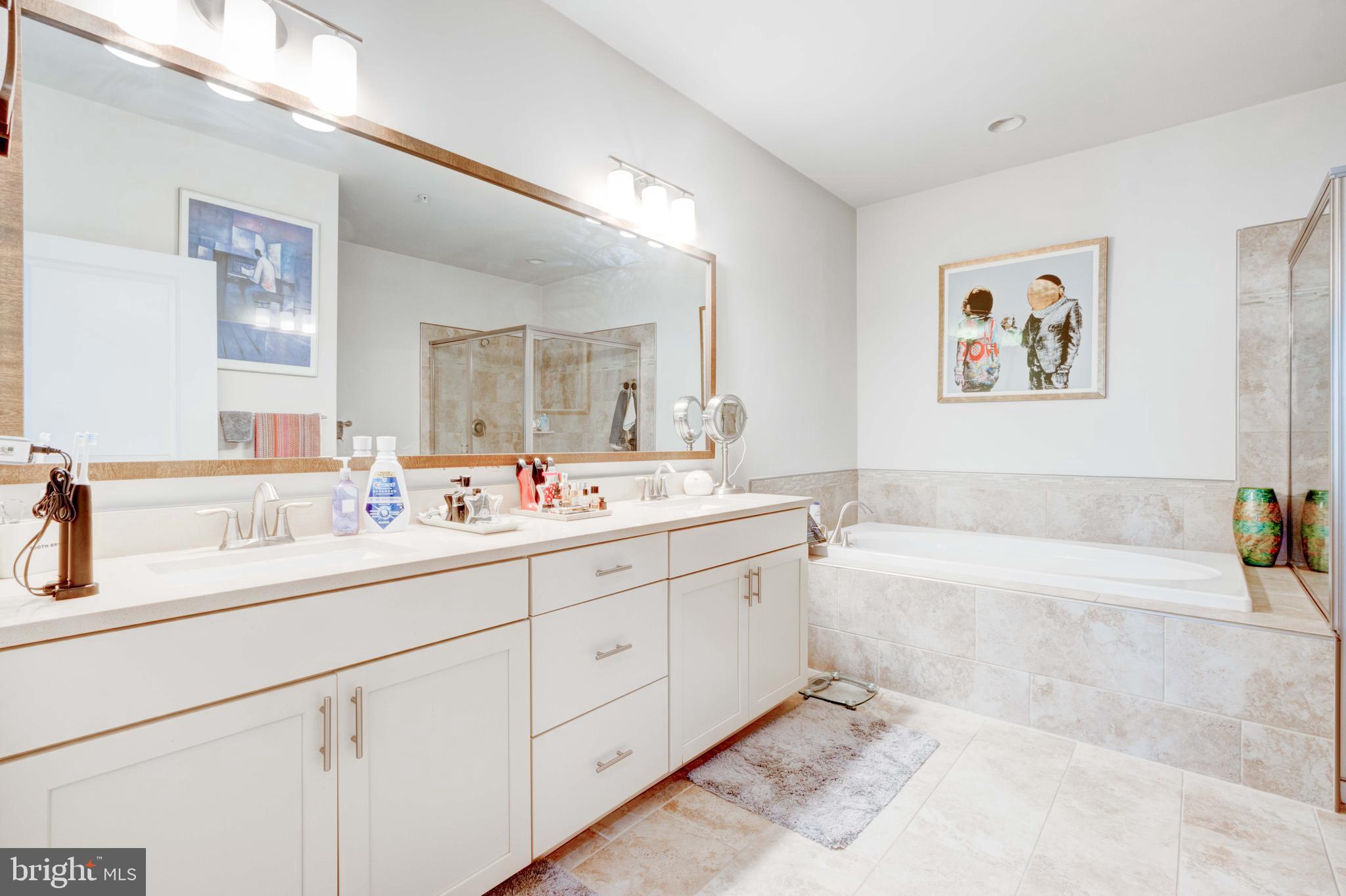 OXFORD SQUARE - Residential