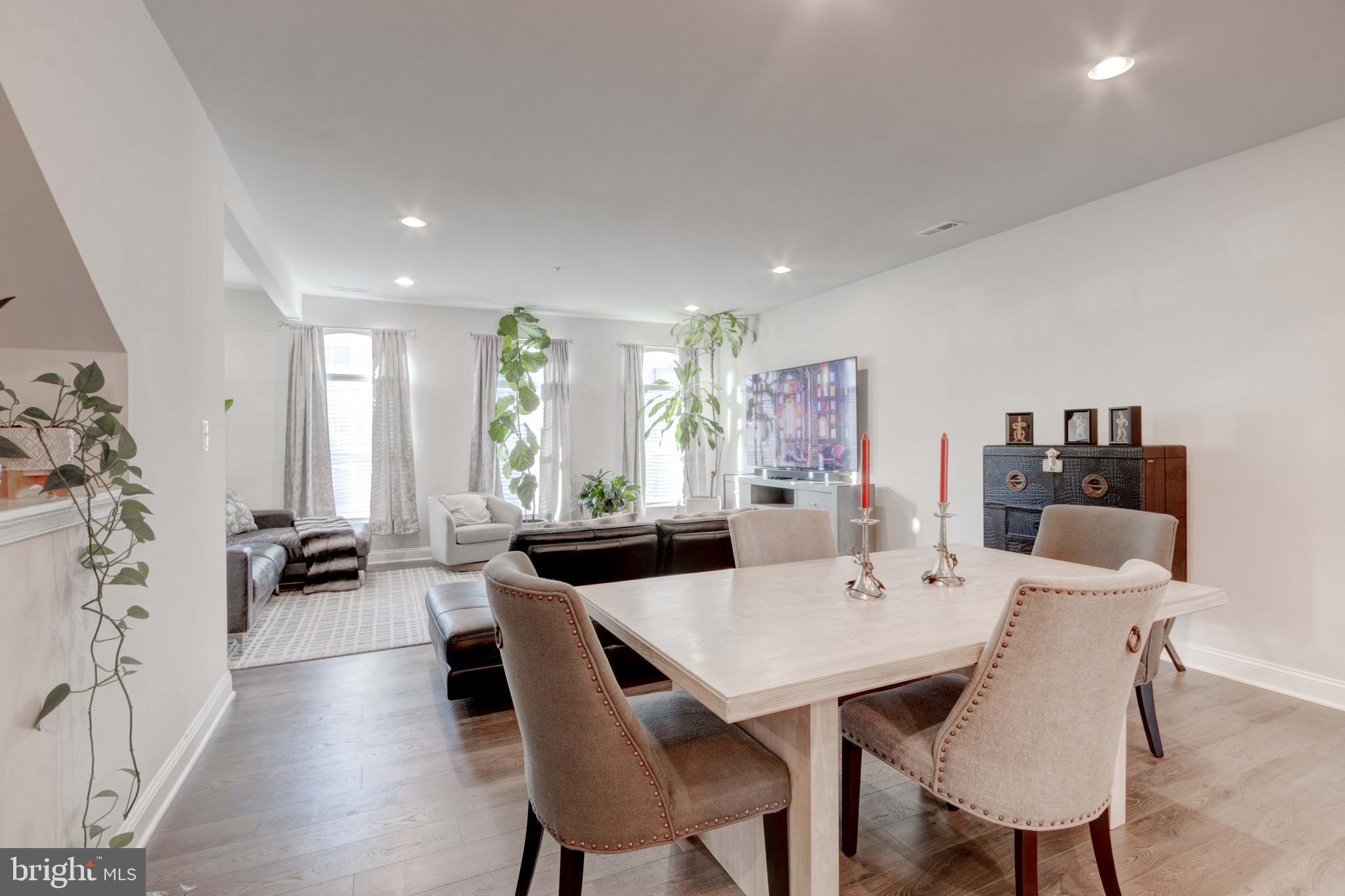 OXFORD SQUARE - Residential