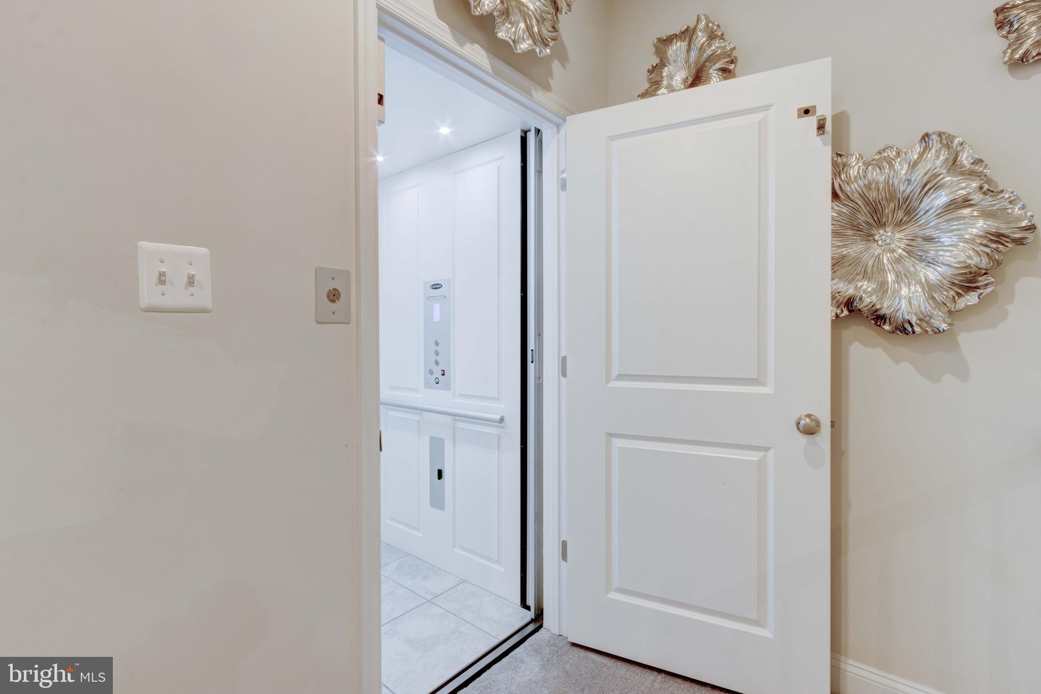 OXFORD SQUARE - Residential