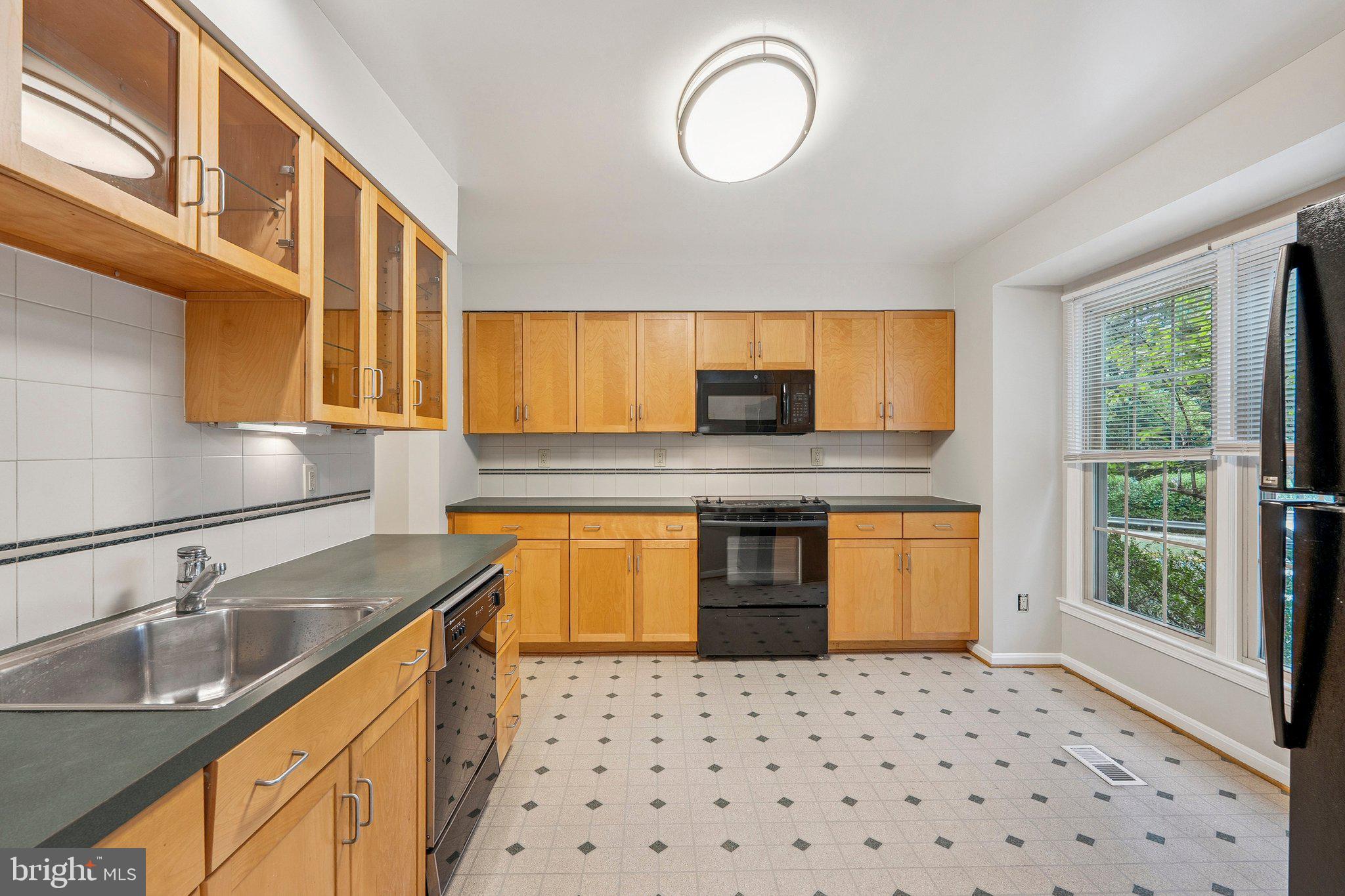 COUNTRY CREEK - Residential Lease