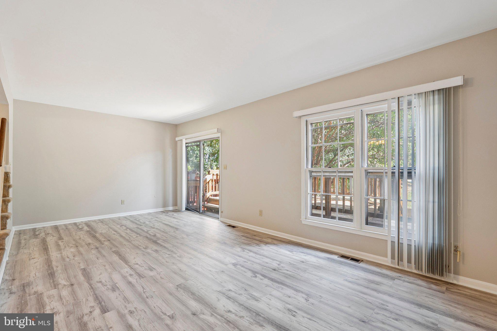 COUNTRY CREEK - Residential Lease