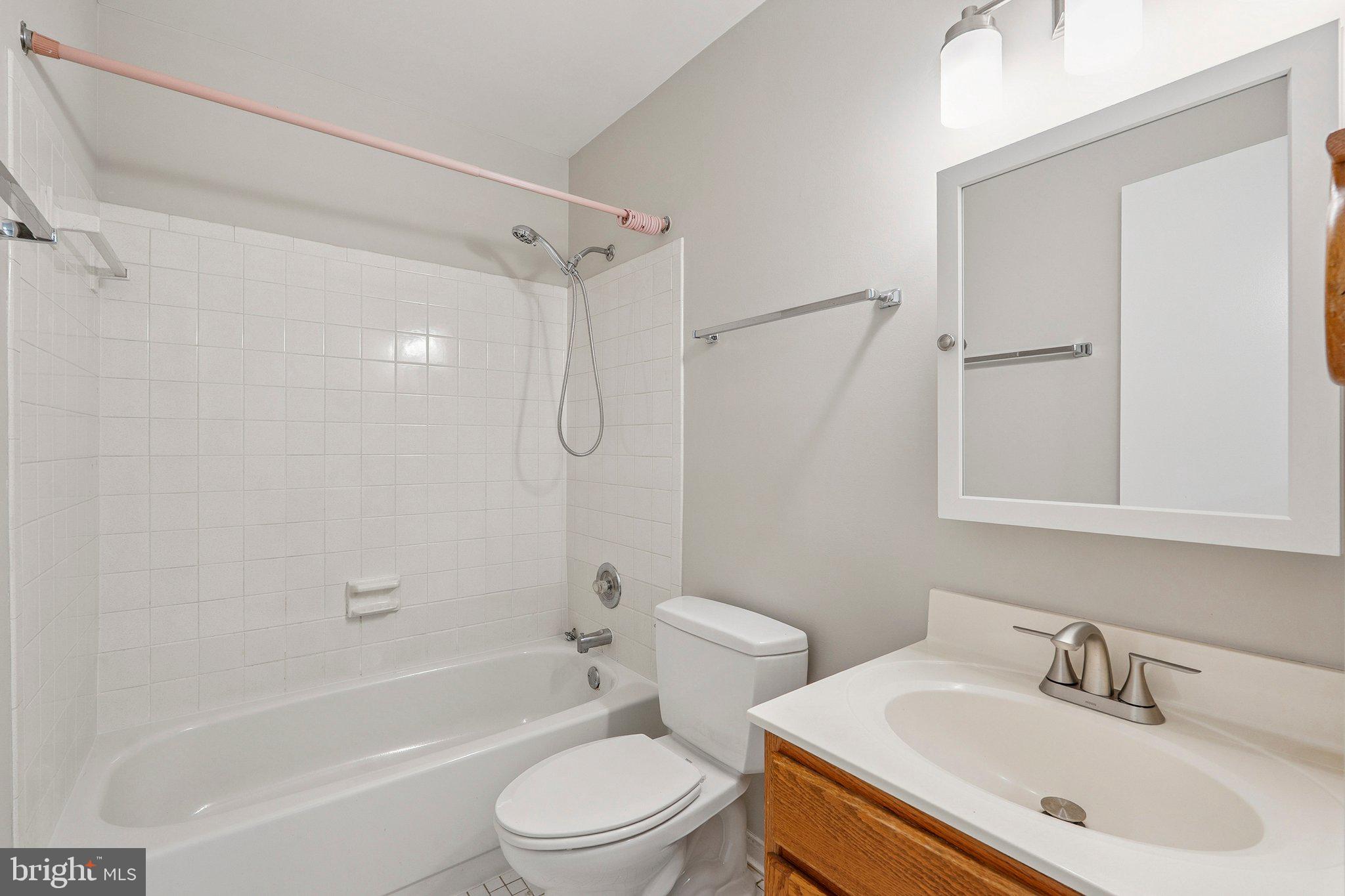 COUNTRY CREEK - Residential Lease