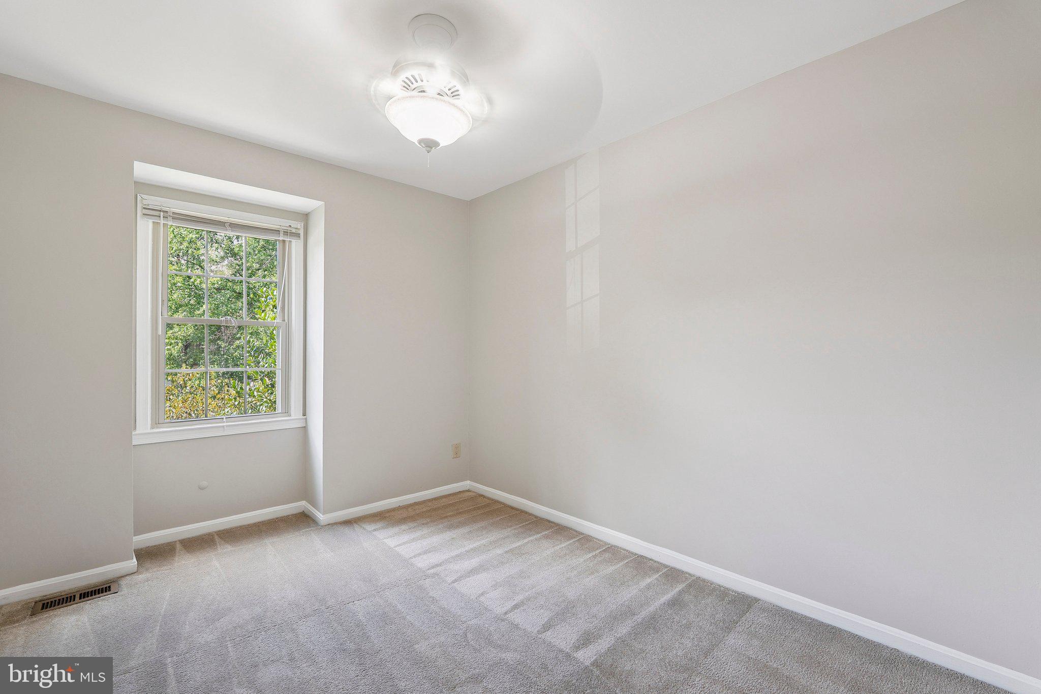 COUNTRY CREEK - Residential Lease