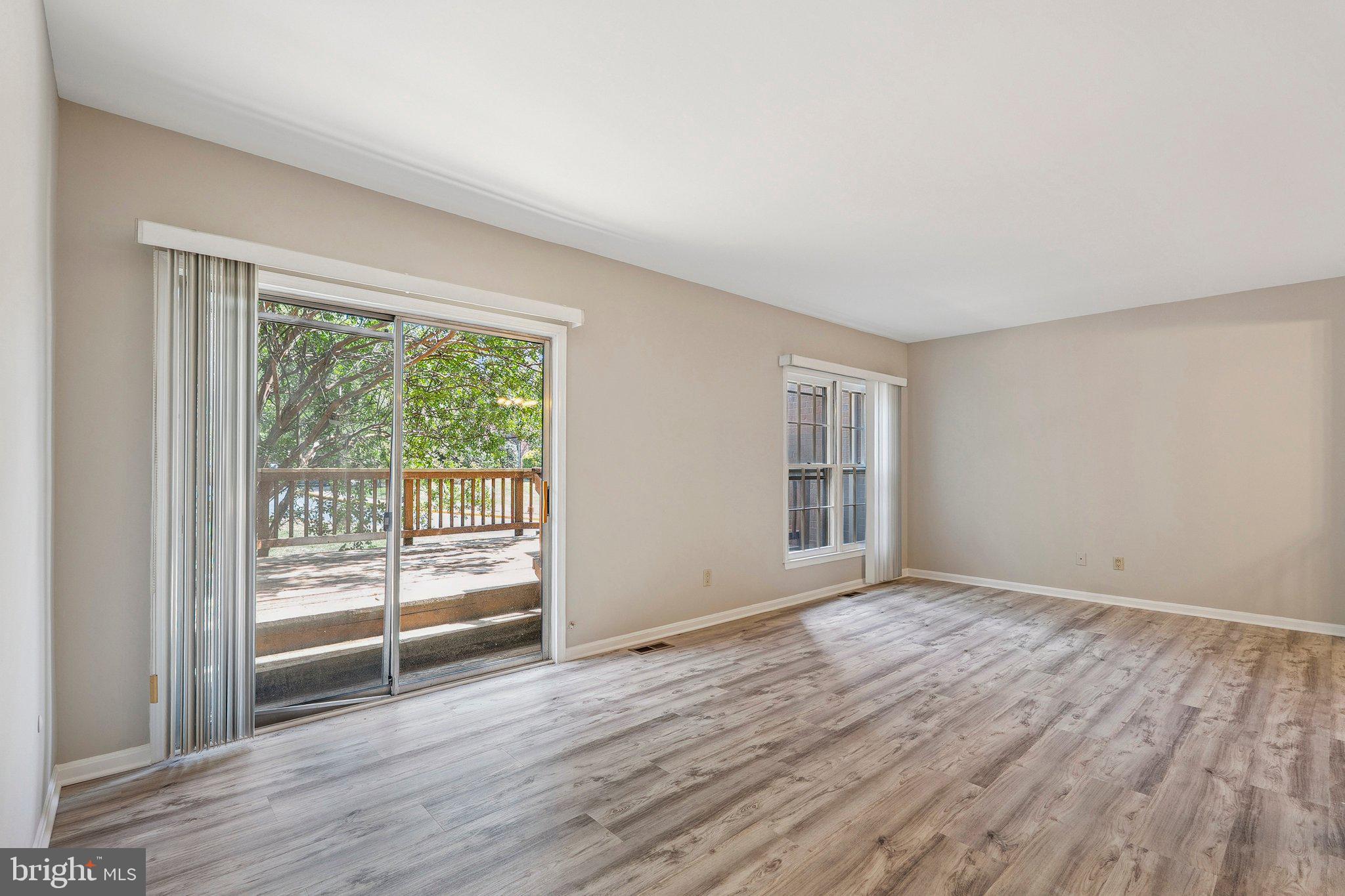 COUNTRY CREEK - Residential Lease