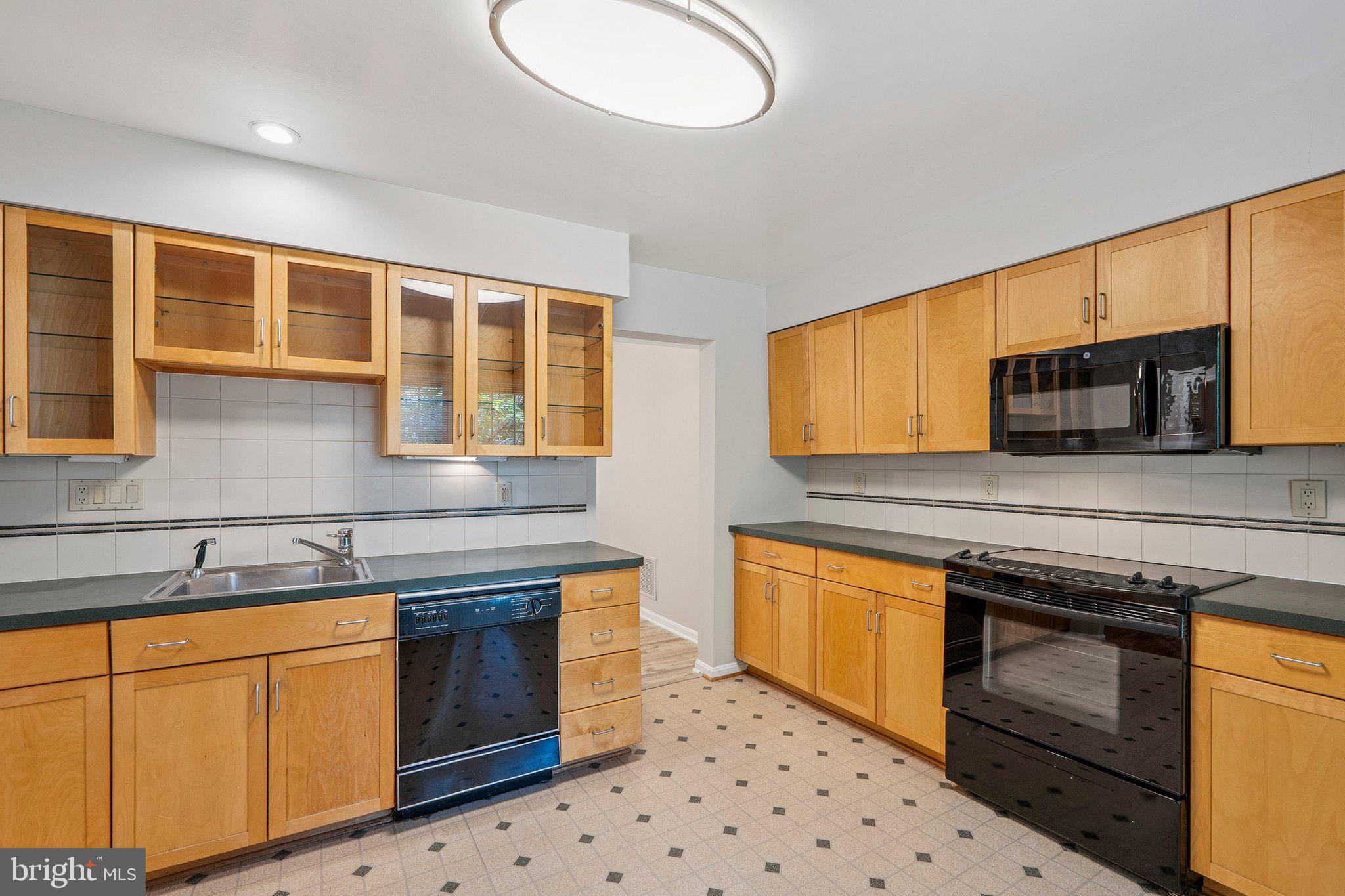 COUNTRY CREEK - Residential Lease