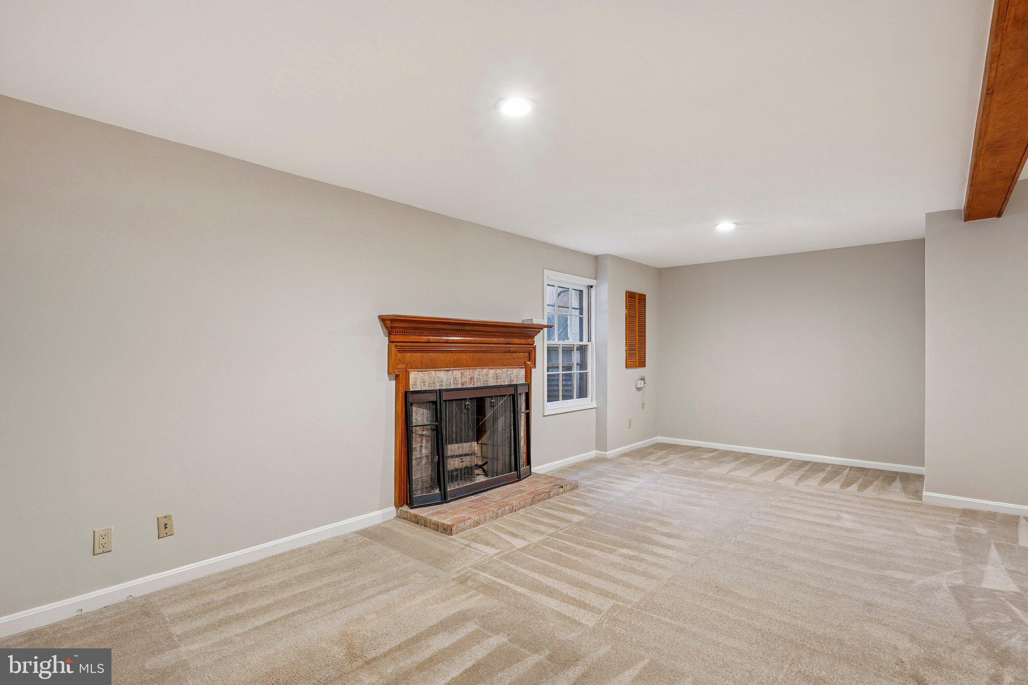 COUNTRY CREEK - Residential Lease