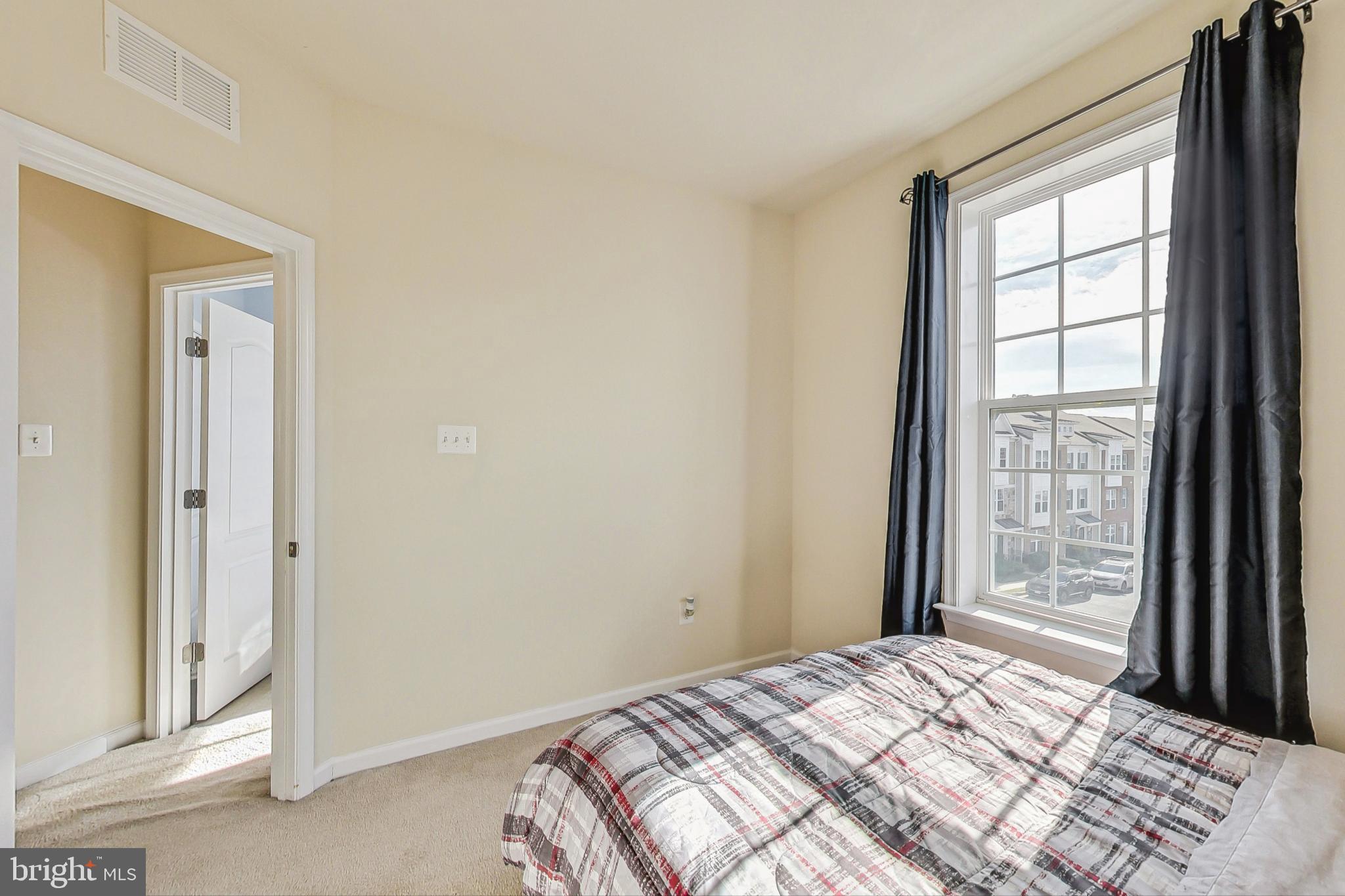 MARKET SQUARE - Residential Lease