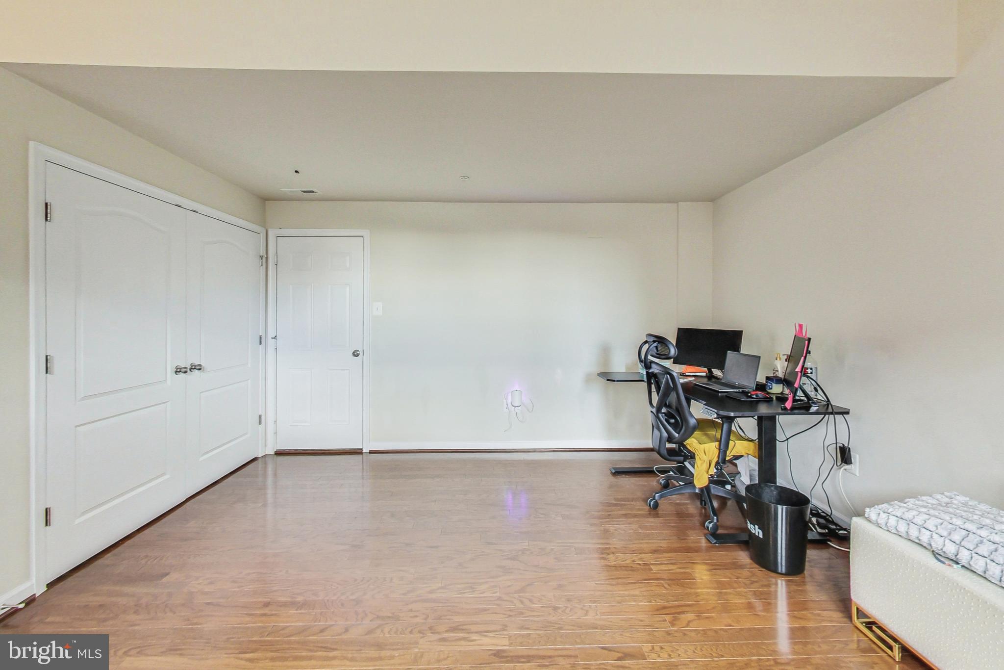 MARKET SQUARE - Residential Lease