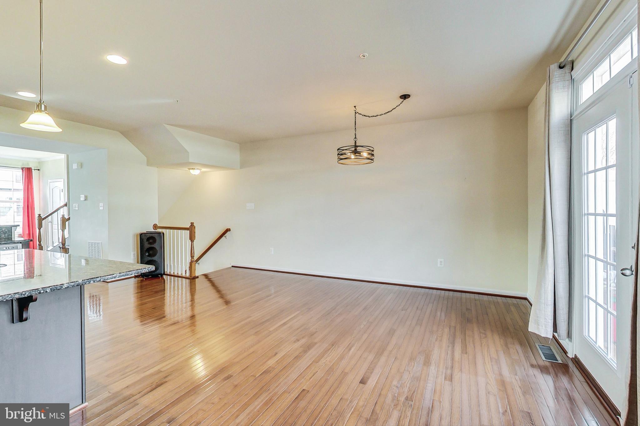 MARKET SQUARE - Residential Lease