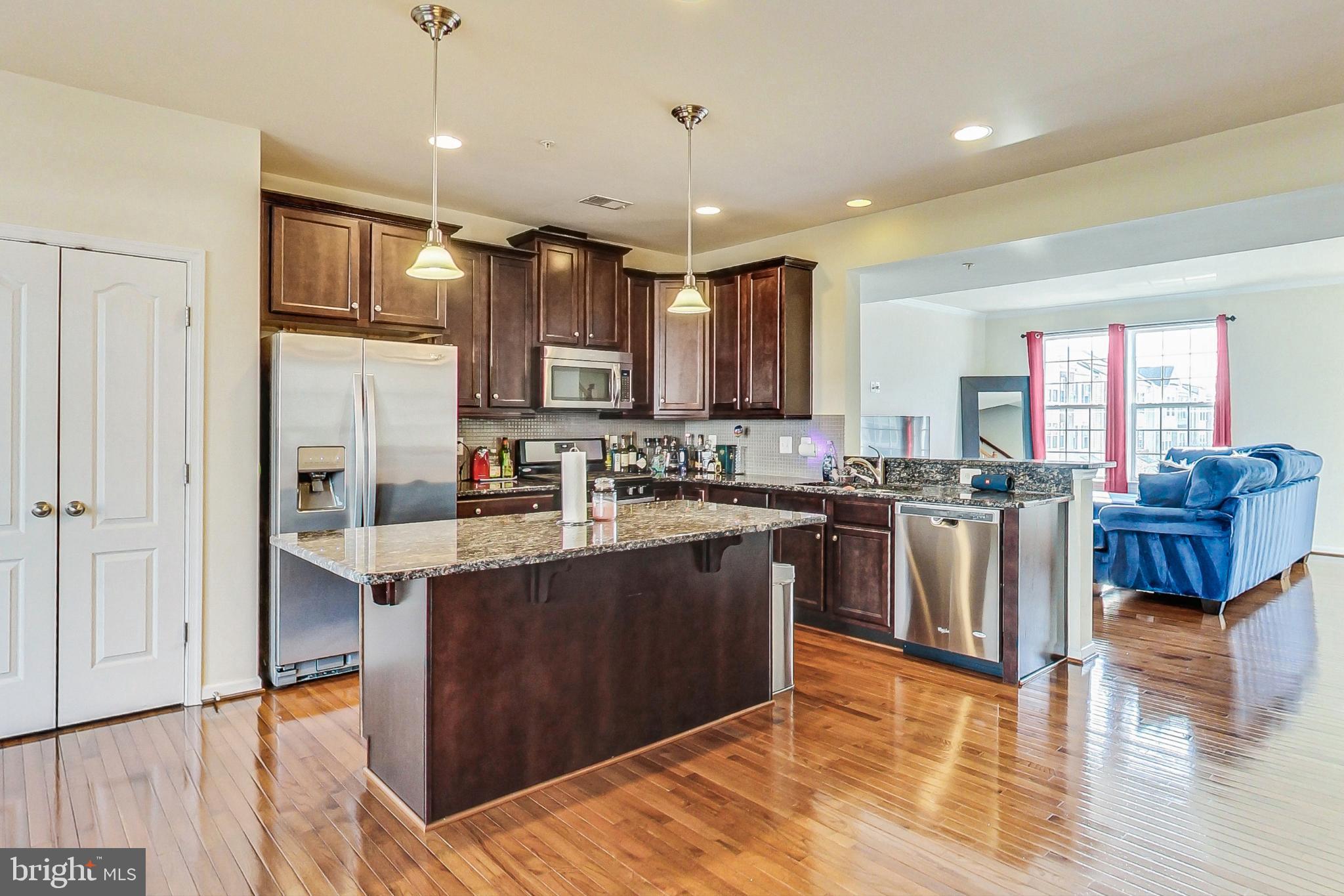 MARKET SQUARE - Residential Lease