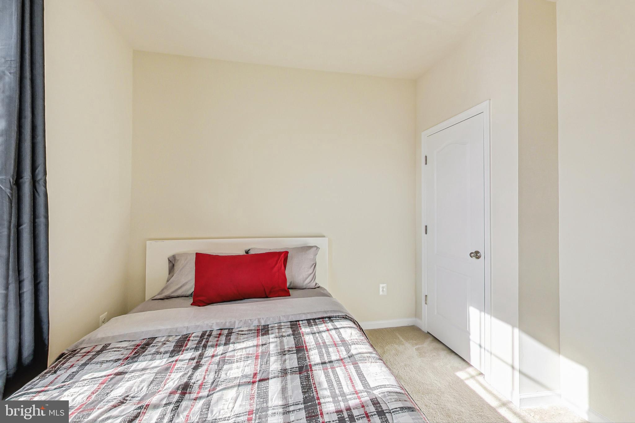 MARKET SQUARE - Residential Lease