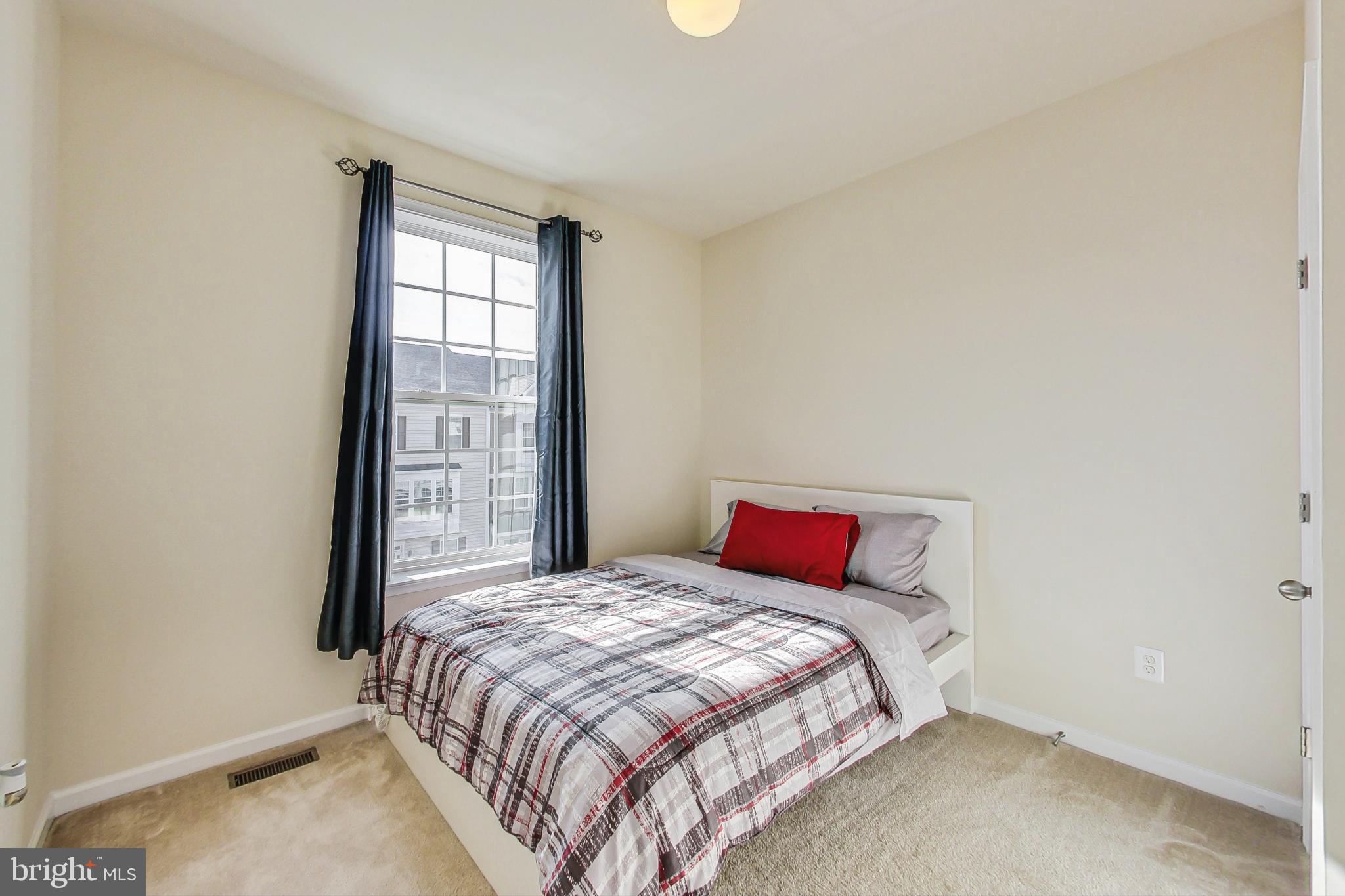 MARKET SQUARE - Residential Lease