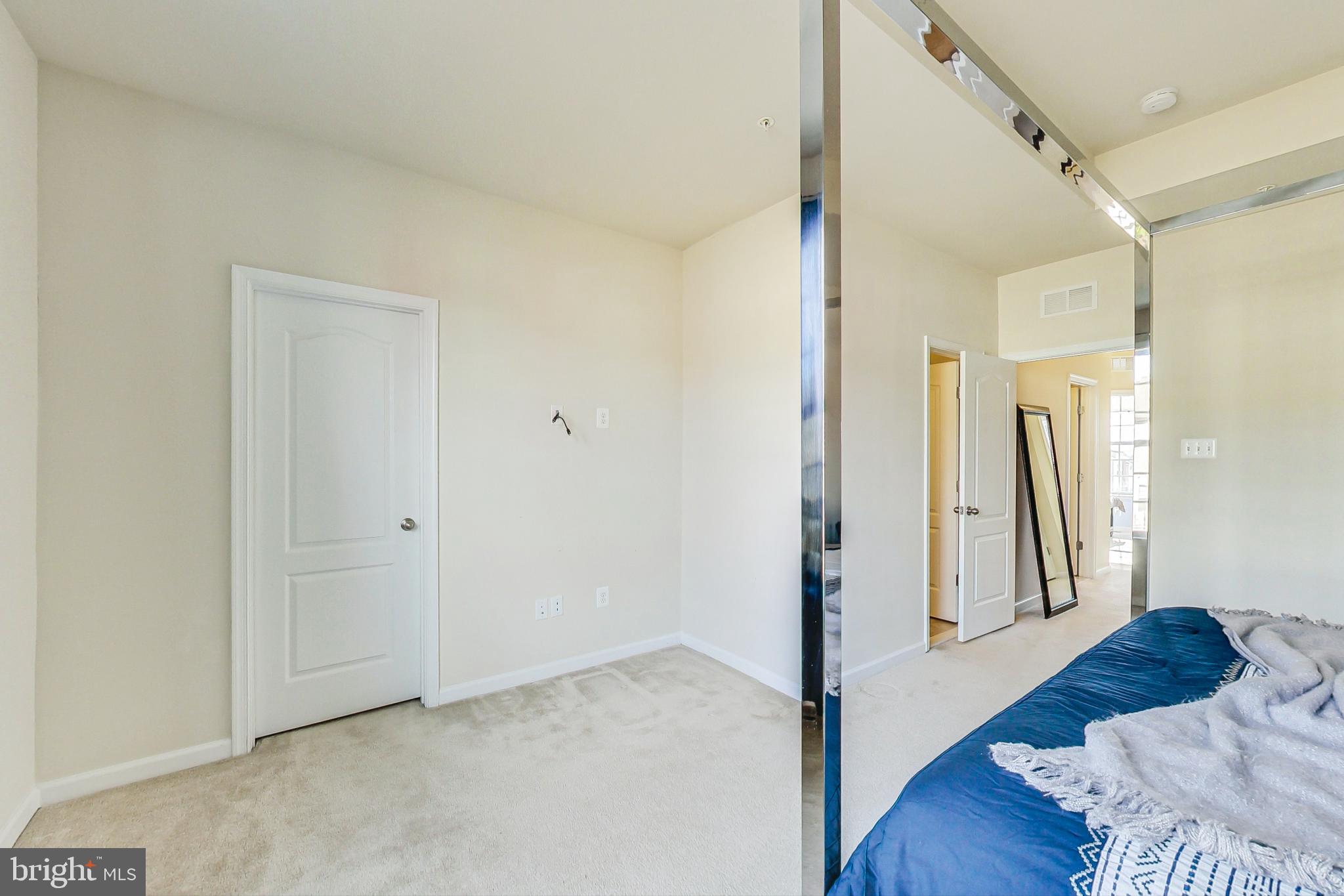 MARKET SQUARE - Residential Lease