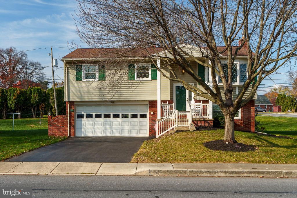 Photo of 102 S Oak Street, LITITZ, PA 17543 (MLS # PALA2060874)