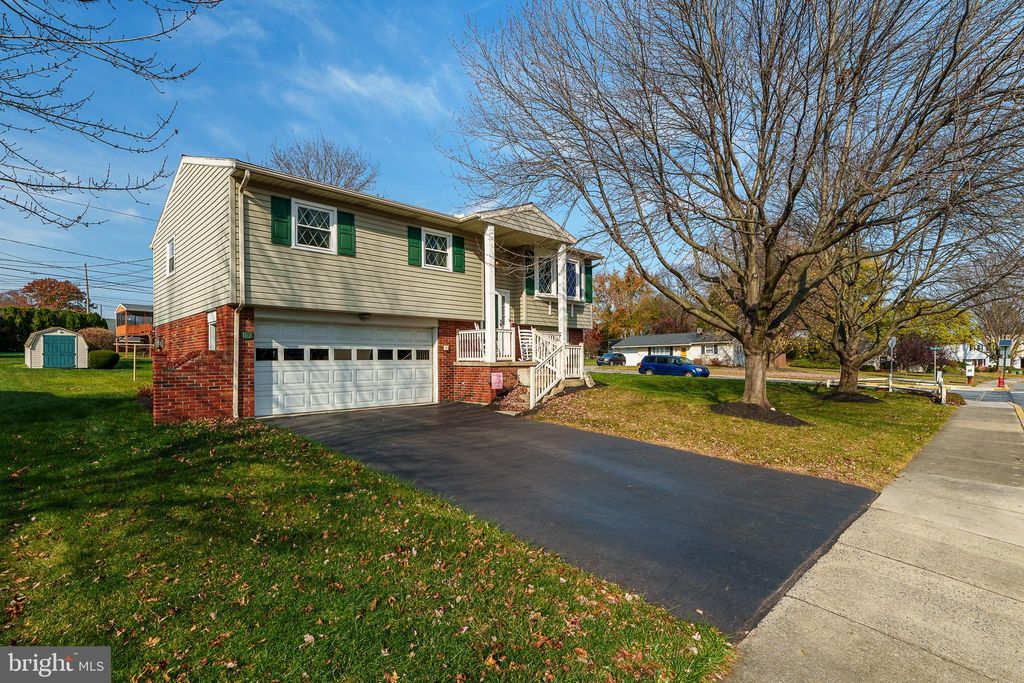 Photo of 102 S Oak Street, LITITZ, PA 17543 (MLS # PALA2060874)