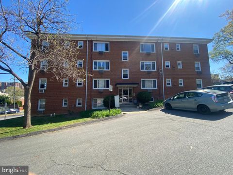 945 N BARTON STREET 201 ARLINGTON VA 22201