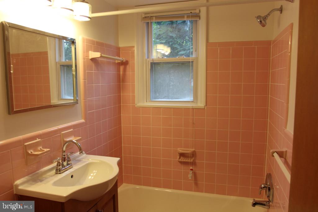 CLARENDON - Residential Lease