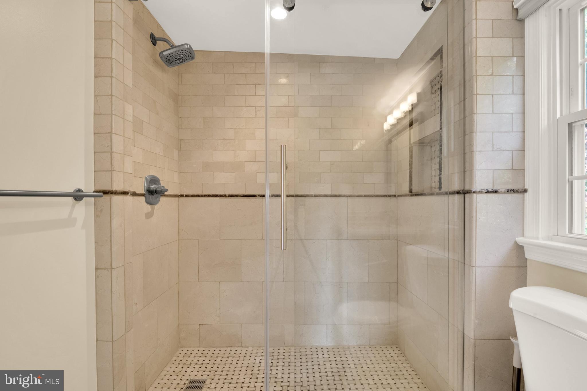 ARLINGTON RIDGE - Residential Lease