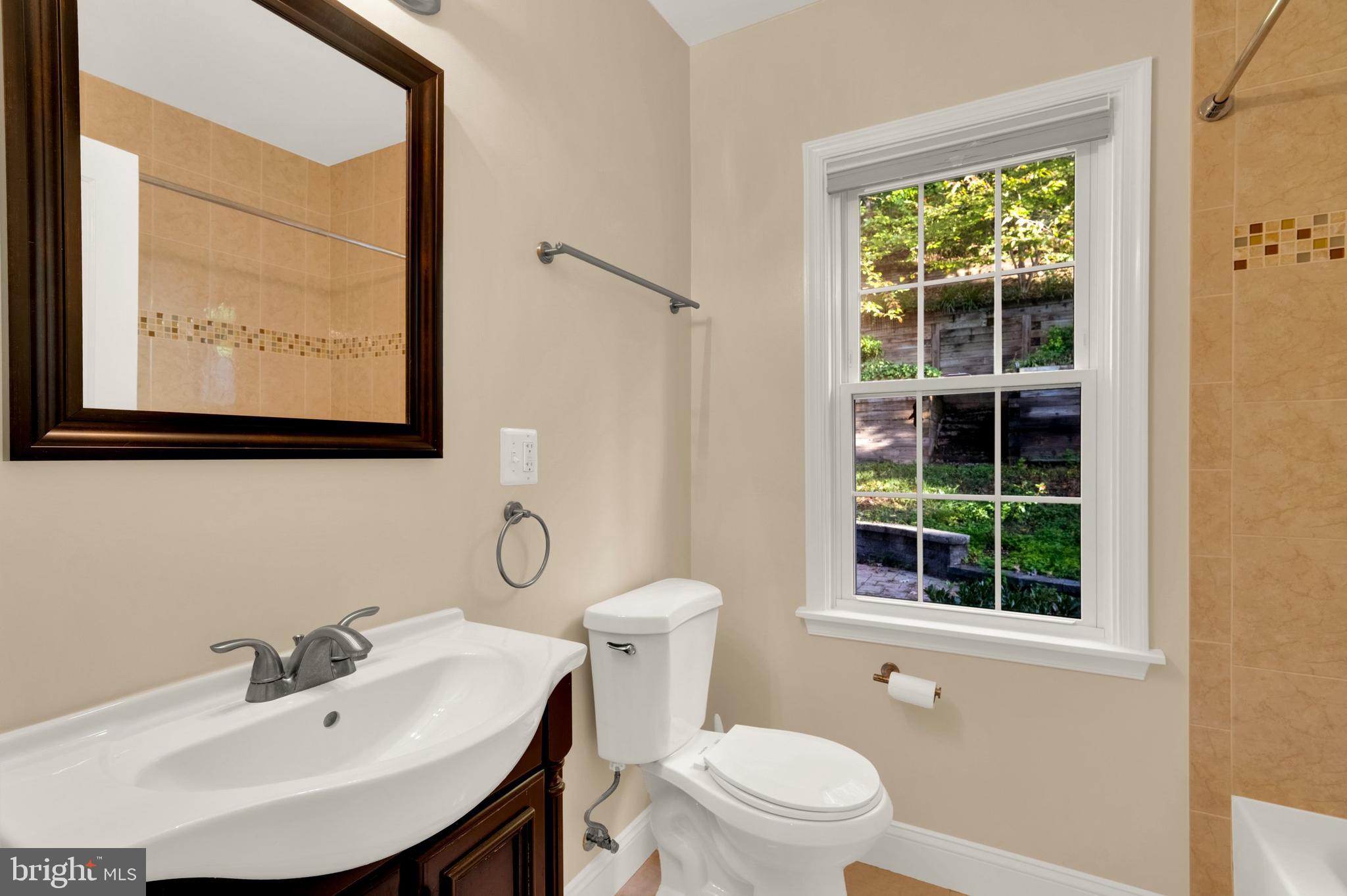 ARLINGTON RIDGE - Residential Lease