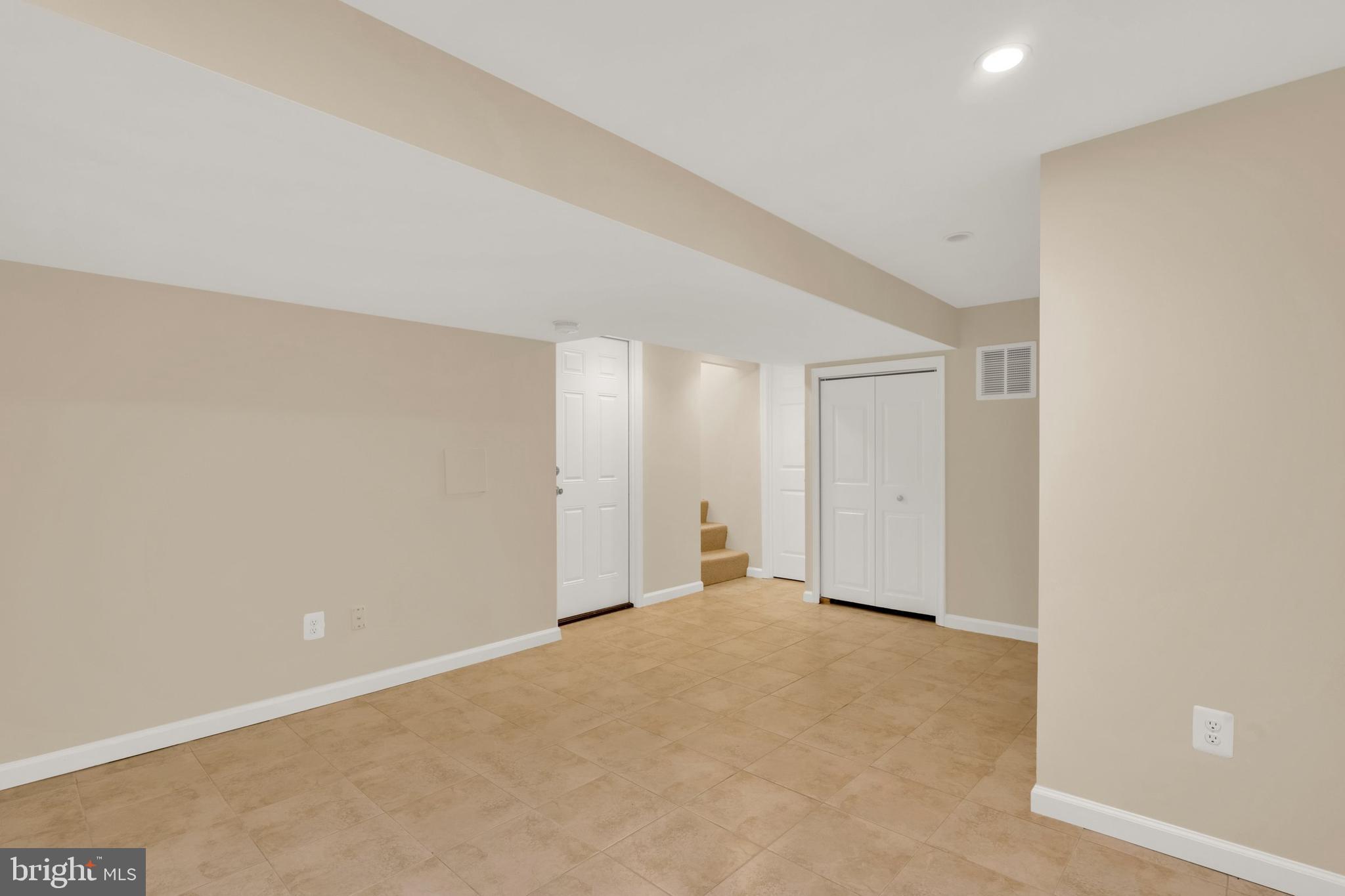 ARLINGTON RIDGE - Residential Lease