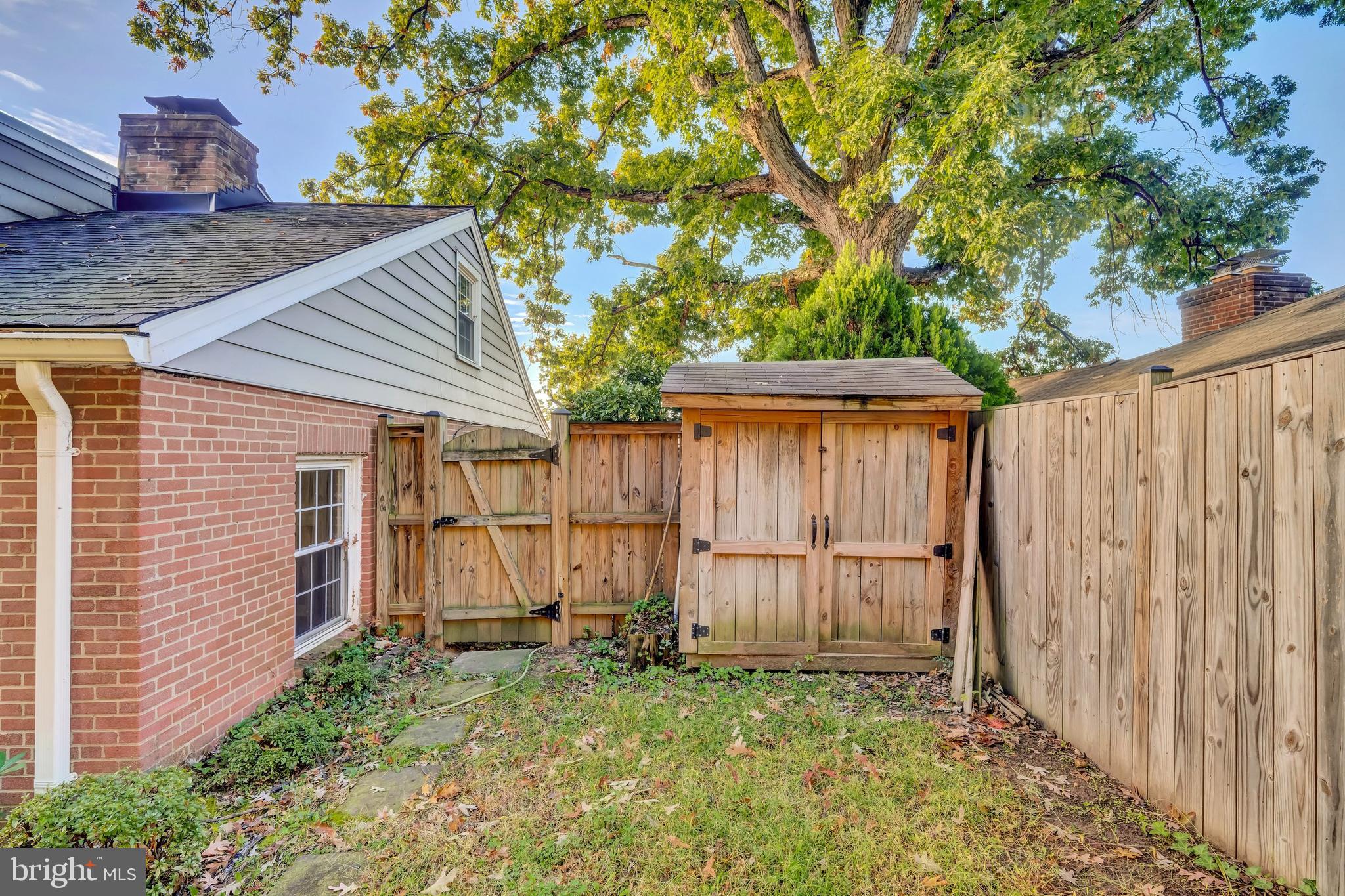 ARLINGTON RIDGE - Residential Lease