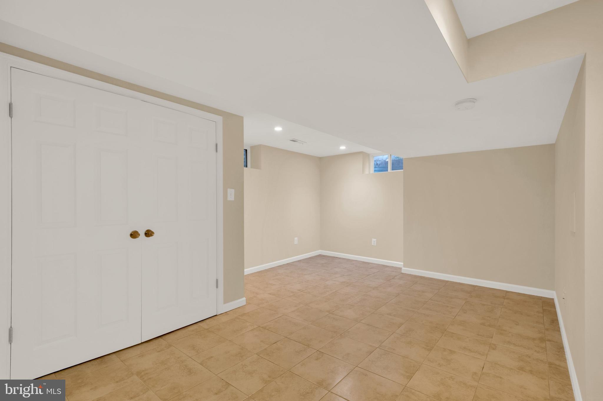 ARLINGTON RIDGE - Residential Lease