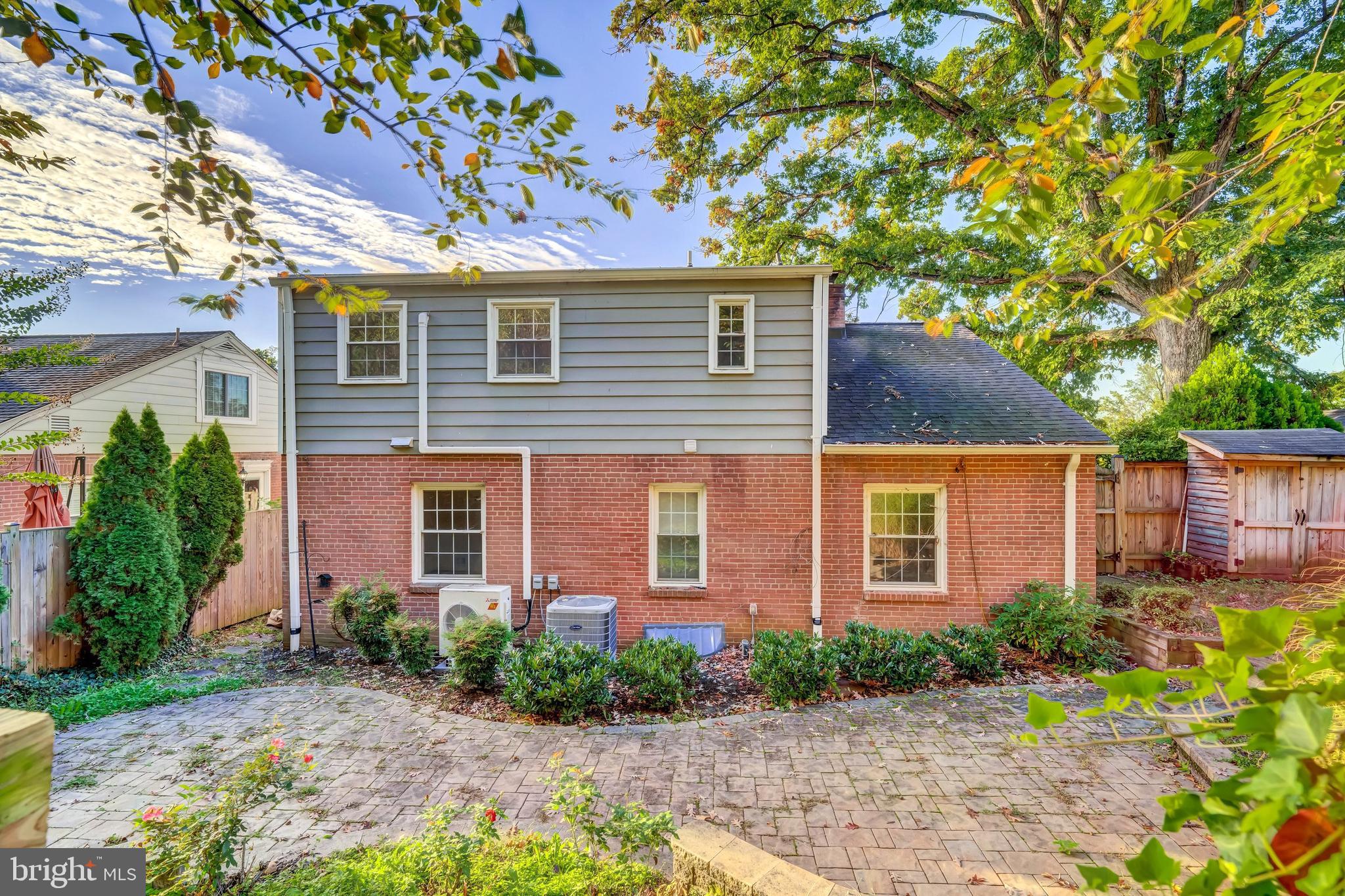 ARLINGTON RIDGE - Residential Lease