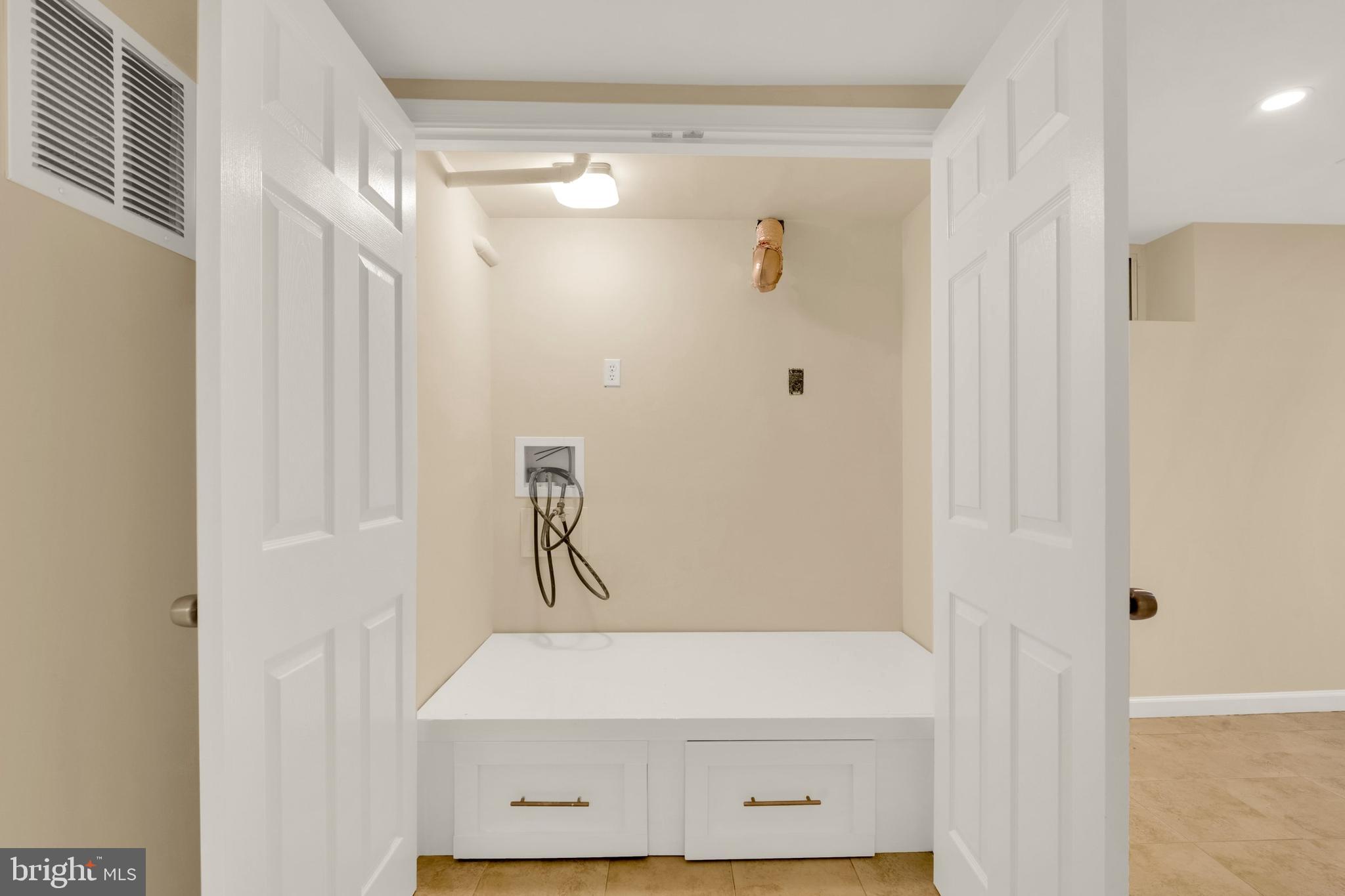 ARLINGTON RIDGE - Residential Lease