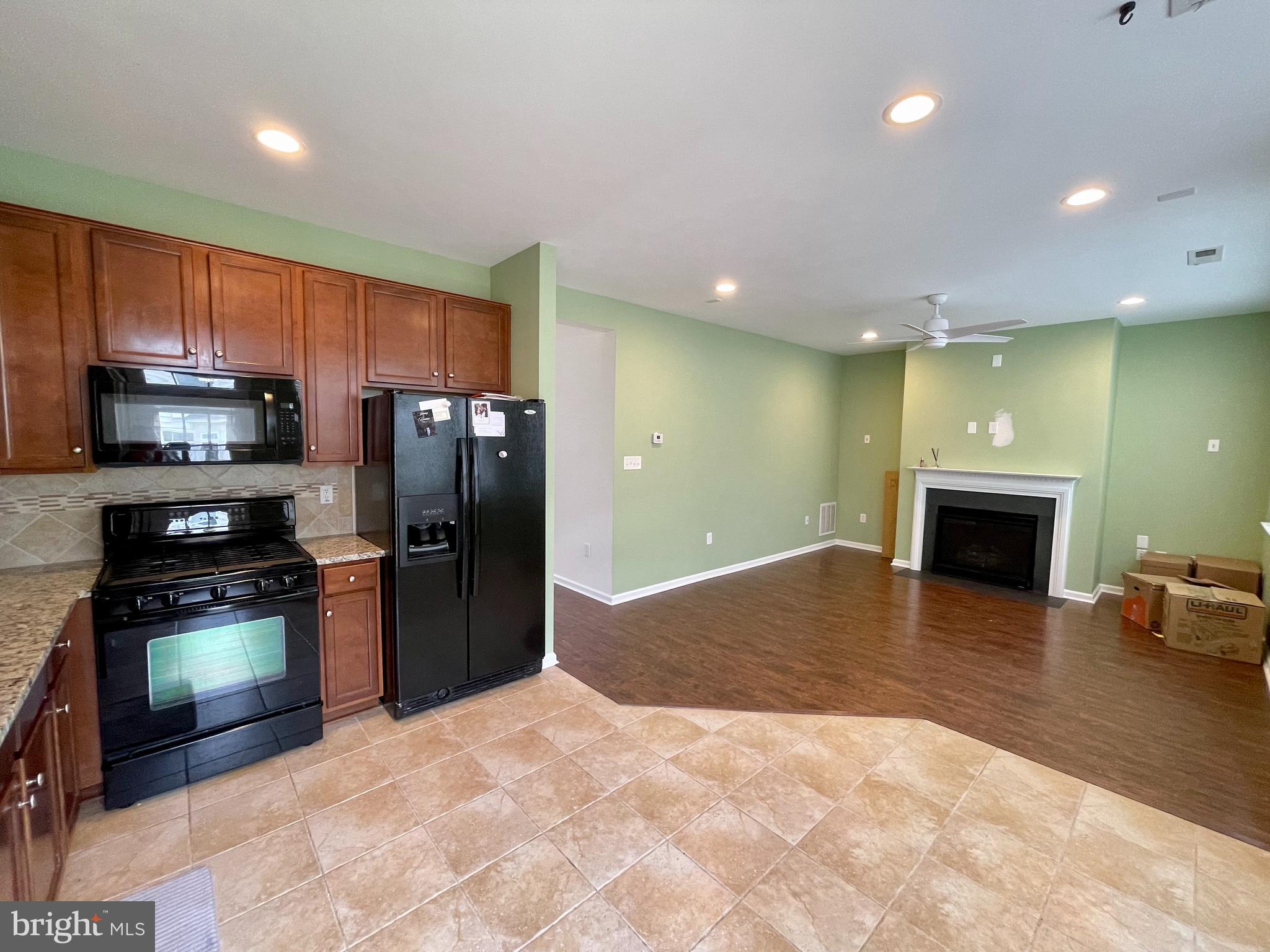 WAKELAND MANOR - Residential Lease