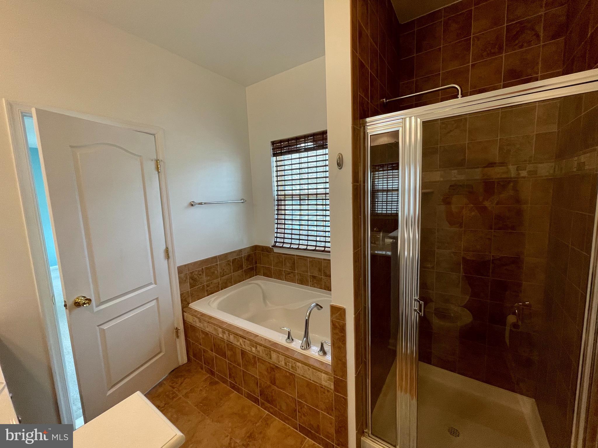 WAKELAND MANOR - Residential Lease