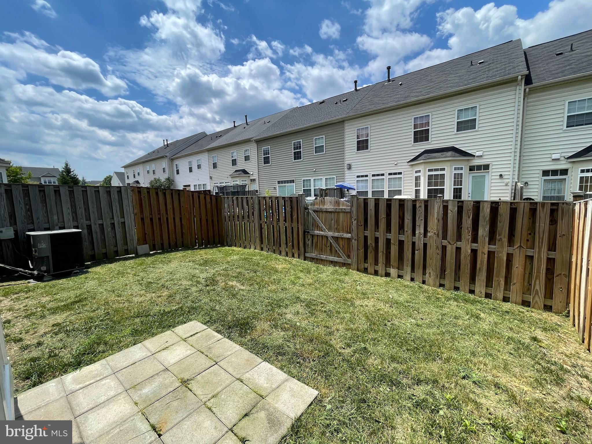 WAKELAND MANOR - Residential Lease